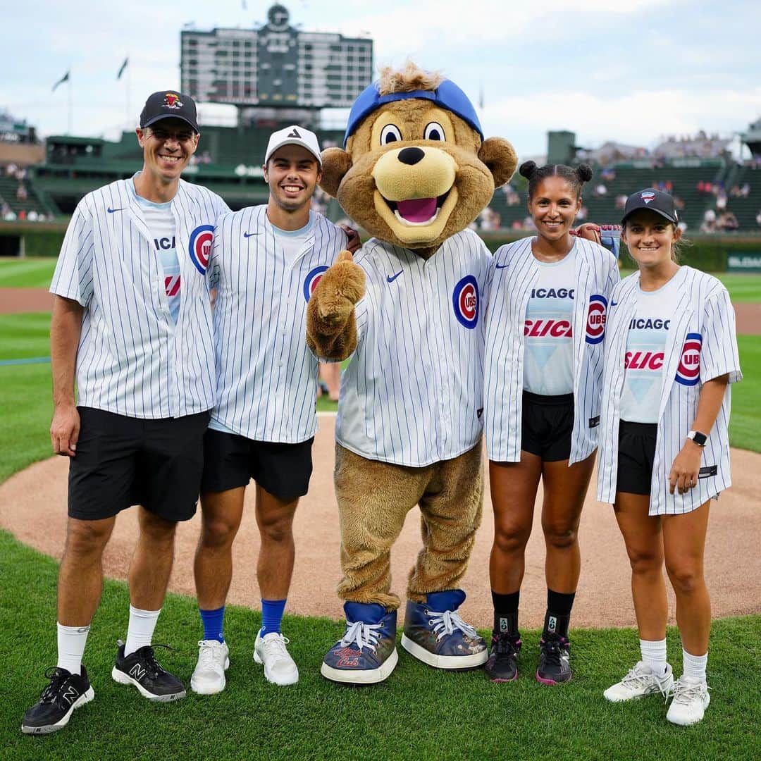シカゴ・カブスのインスタグラム：「Pickleball court ➡️ Wrigley Field  @majorleaguepb」