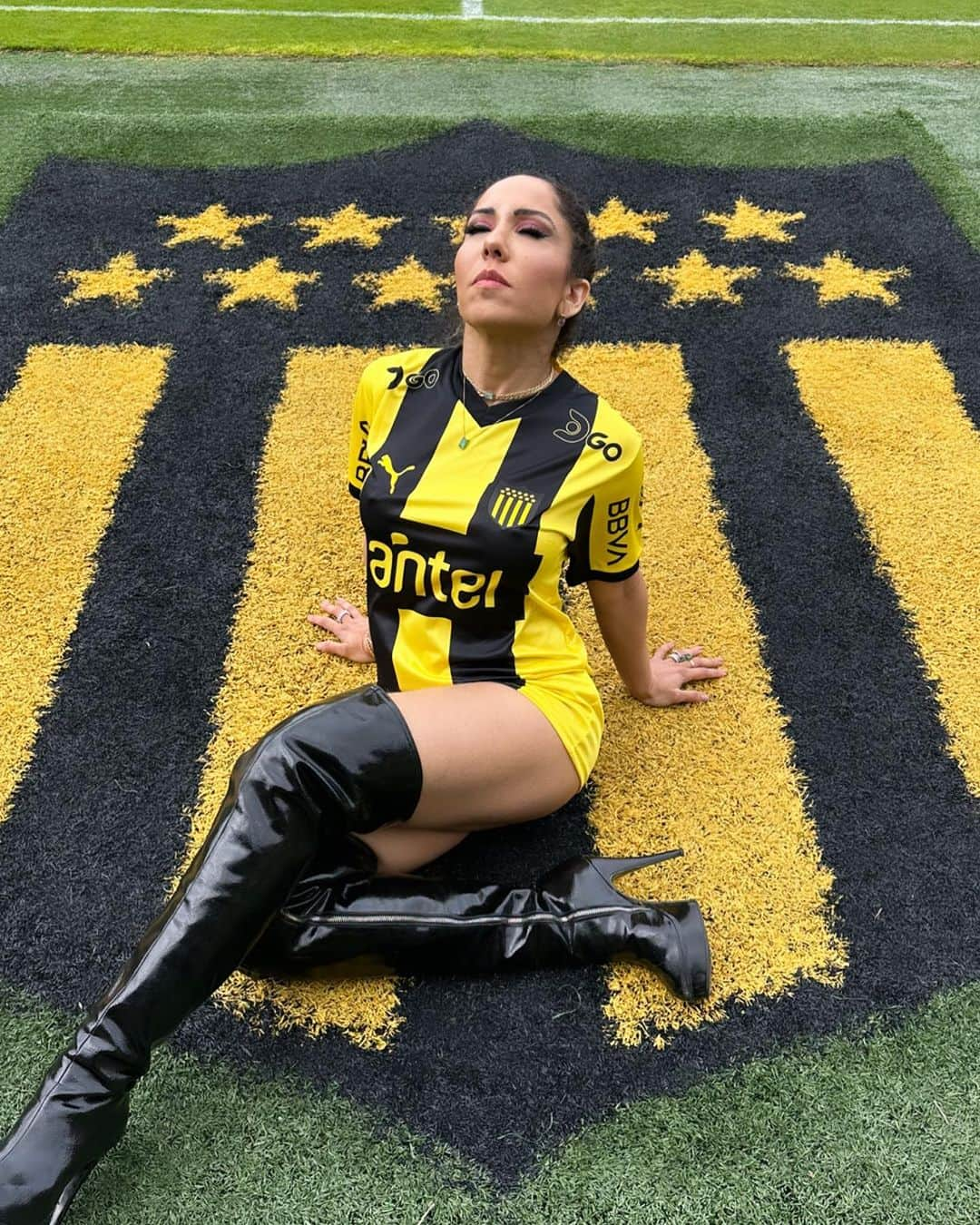 Mulher Melãoのインスタグラム：「¡Me encanta Peñarol¡  🖤💛」