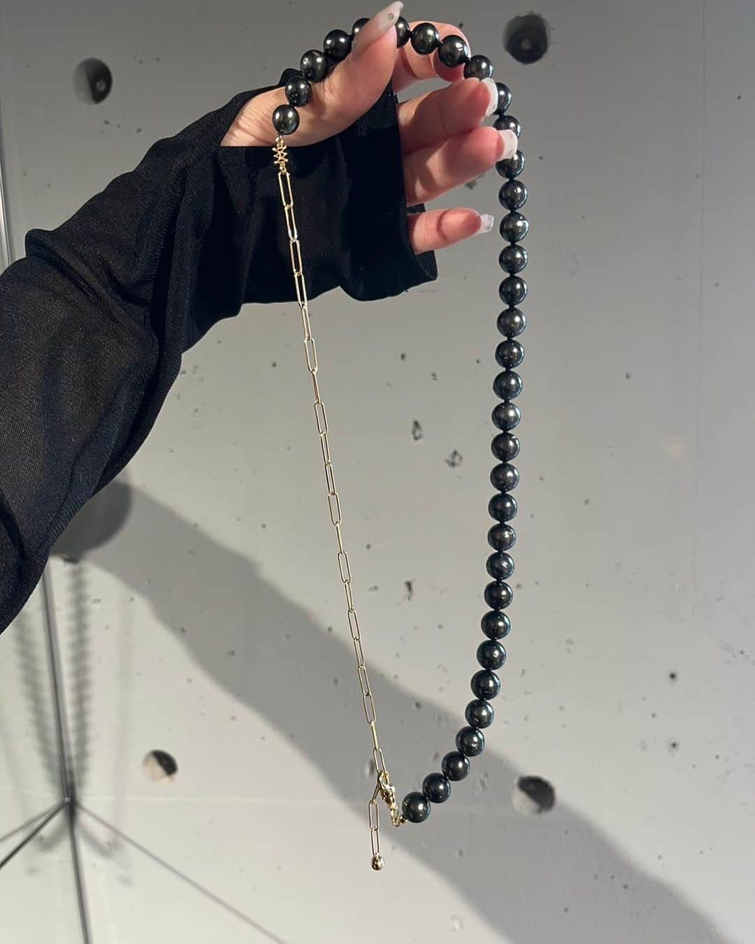 稲木ジョージさんのインスタグラム写真 - (稲木ジョージInstagram)「Noir pearls duo chain….🔥」9月6日 9時09分 - georgerootnyc