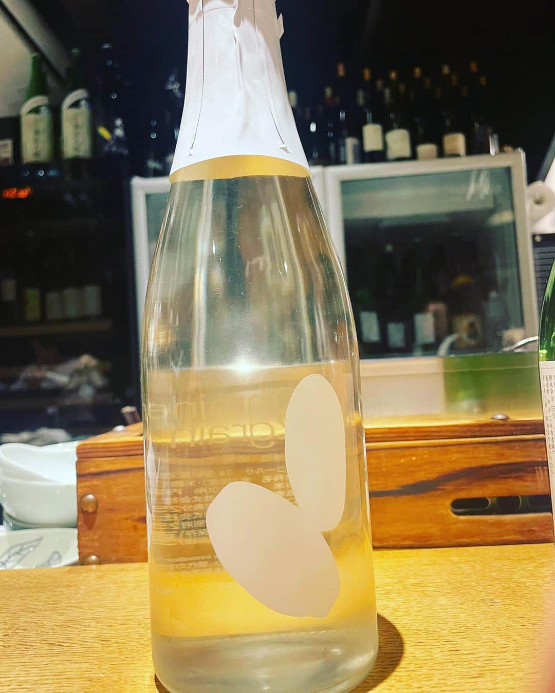 宮田麺児のインスタグラム：「よんチャンTVで頂いた日本酒 めちゃくちゃうまいんやけどー  ありがとうございます。  #よんチャンtv  #日本酒 #日本酒弘大 #美味 #誕生日プレゼント」