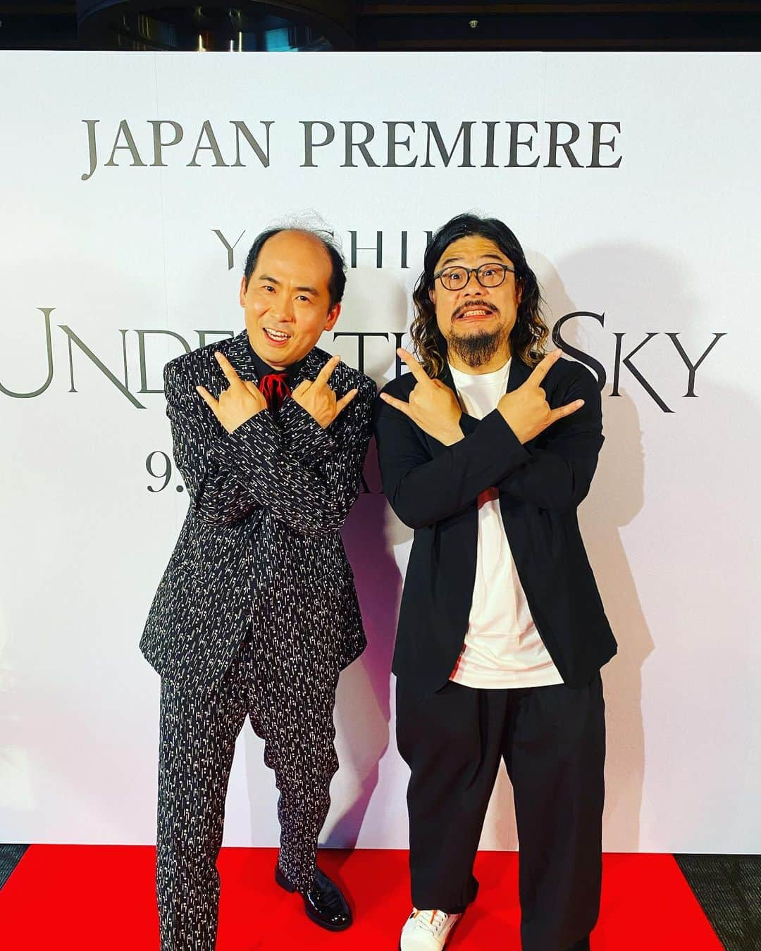 斎藤司さんのインスタグラム写真 - (斎藤司Instagram)「えぐかったなぁ。 YOSHIKIさんの映画「UNDER THE SKY」のJAPAN PREMIERに行ってきました。 HYDEさんにもお会いできて、レジェンドとこんなに長時間ご一緒することもないので、レジェンド酔いしました。 アンミカ姉さんも流石のスピーチで、バチェラーイベント以来の休井ちゃん、チョコチョコご一緒させていただくTAKAHIRO先生、ホルモンのダイスケはんさん、PEPEPEラジオ以来のRYUGAにも会えて楽しかったね。 何も成し遂げてないのになぜ僕がレッドカーペット歩いてるのか？緊張のあまりYOSHIKIさんの白ワイン一髪入れてから歩いたら、あとで酔ったけど。  #YOSHIKI #UNDER_THE_SKY #HYDE #ヘッドカーペット」9月6日 9時30分 - tsukasa_trandy