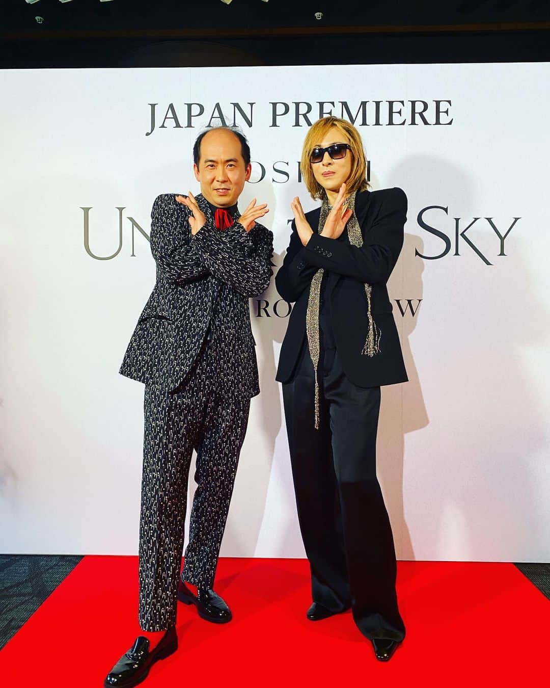 斎藤司のインスタグラム：「えぐかったなぁ。 YOSHIKIさんの映画「UNDER THE SKY」のJAPAN PREMIERに行ってきました。 HYDEさんにもお会いできて、レジェンドとこんなに長時間ご一緒することもないので、レジェンド酔いしました。 アンミカ姉さんも流石のスピーチで、バチェラーイベント以来の休井ちゃん、チョコチョコご一緒させていただくTAKAHIRO先生、ホルモンのダイスケはんさん、PEPEPEラジオ以来のRYUGAにも会えて楽しかったね。 何も成し遂げてないのになぜ僕がレッドカーペット歩いてるのか？緊張のあまりYOSHIKIさんの白ワイン一髪入れてから歩いたら、あとで酔ったけど。  #YOSHIKI #UNDER_THE_SKY #HYDE #ヘッドカーペット」