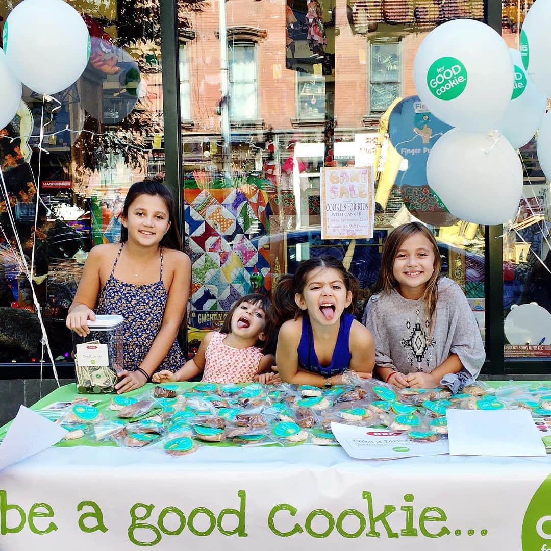 Ilana Wilesのインスタグラム：「If you’ve been debating stopping by @themarchharenyc and wondering if my family would be there, Saturday is your day! We are having a bake sale to raise money for @cookies4kids, a non-profit started by a friend of ours that helps fund pediatric cancer research. This pic was from a bake sale we did in front of Dinosaur Hill back in 2017 to help the same cause. We’re carrying on the tradition at the March Hare THIS SATURDAY (9/9) and my whole family is participating! From 11am-2pm at 321 East 9th St, come buy a cookie and shop to support a good cause! In honor of Childhood Cancer Awareness Month, 10% of store proceeds during the sale will be donated to Cookies for Kids Cancer!」