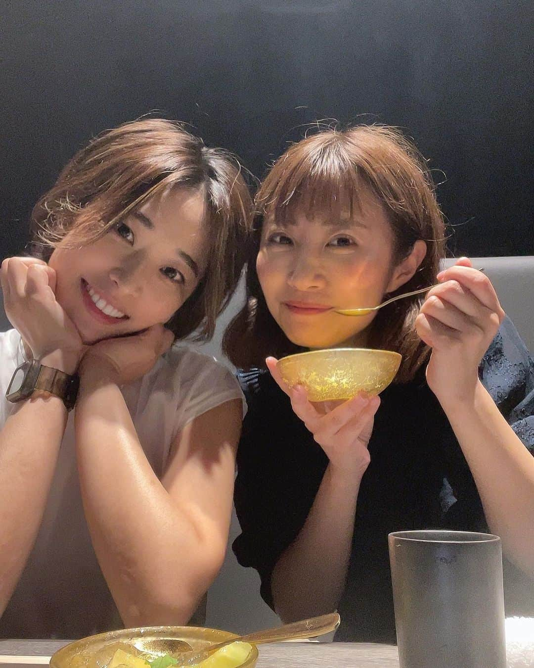 古川真奈美さんのインスタグラム写真 - (古川真奈美Instagram)「. . えみちんとお肉食べてきた🥩 麻布十番にある牛に金棒さん🐮@ushinikanabou_azabujuban ⁡ たらふく食べてきて大満足すぎました！！！！ 贅沢すぎるお肉三昧🤤❤️ ひとつひとつにこだわりがあって、全部食べ方が違う🍖 お肉の焼き方にもすごいこだわりがあった😳 お肉は全て店員さんがその場で焼いてくれてくれるよ🙋🏻‍♀️ ⁡ 近江牛特上サーロインのトリュフすき焼きは、(名前からして最強すぎる笑) 米たまご🥚だった！初めてみた！ 黄身が真っ白なたまご😳 すき焼きとの相性抜群で美味しかった〜🥹❤️ ⁡ お肉好きにはたまんないメニューでした🌸 全部個室でゆっくりできるし、女子会にもおすすめです🙌🏻 ⁡ ⁡ 〜料理長お任せコース〜 【前菜】 特上6種盛り合わせ 【タン焼】 近江牛タンカルビ　ピンクグレープフルーツのネギタレ 近江牛特上タン　フォアグラバター醤油 【炭火焼】 近江牛特上タン　厚切りタン元昆布締め 【サラダ】 金棒オーガニック 自家製オーガニックドレッシング 【塩焼】 近江牛特上ハラミ 【土瓶蒸し】 近江牛テール　旬の旨味 【箸休め】 ガリキャベ 【カツサンド】 ヒレワッサン 【牛休め】 富士の鶏ささみの湯葉焼き 【タレ焼】 近江牛シャトーブリアン　雲丹添え 【すき焼】 近江牛特上サーロインのトリュフすき焼き 【お食事】 新之助　羽釜近江牛炊き込みご飯 【甘味】 メロンのジュレ ⁡ ⁡ ⁡ ⁡ #牛に金棒 #創作焼肉 #麻布十番焼肉 #麻布十番ディナー #ヒレワッサン #麻布十番グルメ #麻布十番デート #ヒレカツサンド#instalike #instamood  #ootd #东京 #扎心了 #ow  PR #맞팔 #instapic  #팔로우미 #instaphoto #instagravure #girl #glam #followme #japanesegirl #selfies #gravure  #lookgoodfeelgood」9月6日 9時38分 - mana_0619