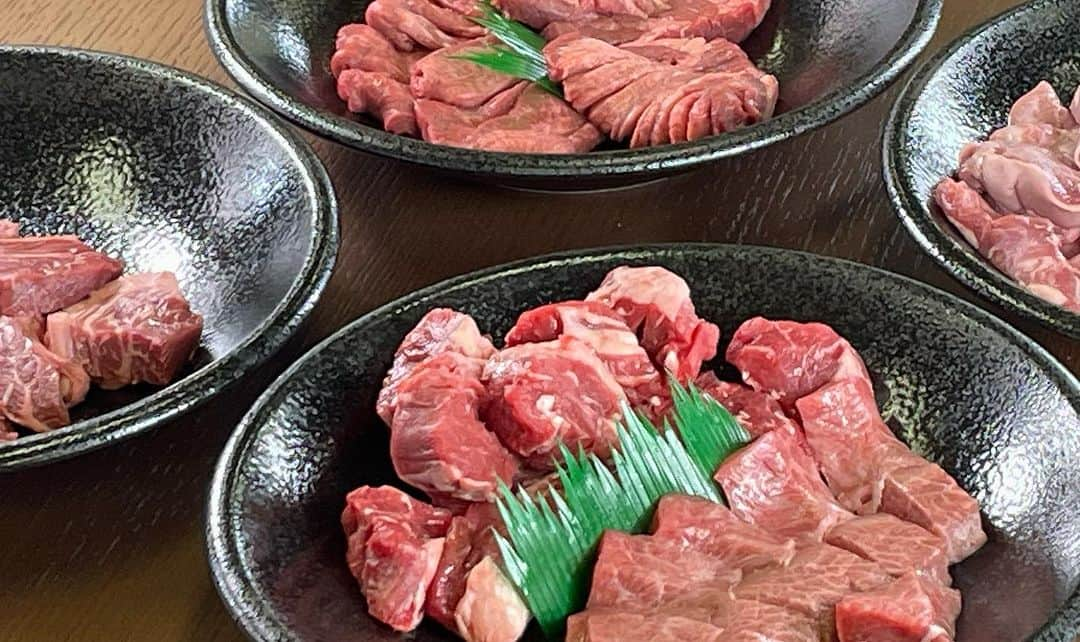 山内要さんのインスタグラム写真 - (山内要Instagram)「豪快もりもり肉祭り🍖　 6日(水)午後7時週刊山崎くん 2時間スペシャル🎵😀　 万が一見逃した方は😀 7日お昼から 全国無料配信TVerでご覧頂けます😀是非ご覧下さいませ♪   #熊本 #週刊山崎くん #肉  #祭り #俳優 #宮崎美子 さん　 #歩くパワースポット  #慶徳二郎  #全国 #無料　 #配信 #tver  #お気に入り  #登録  お願い致します😀」9月6日 9時31分 - keitokujiro