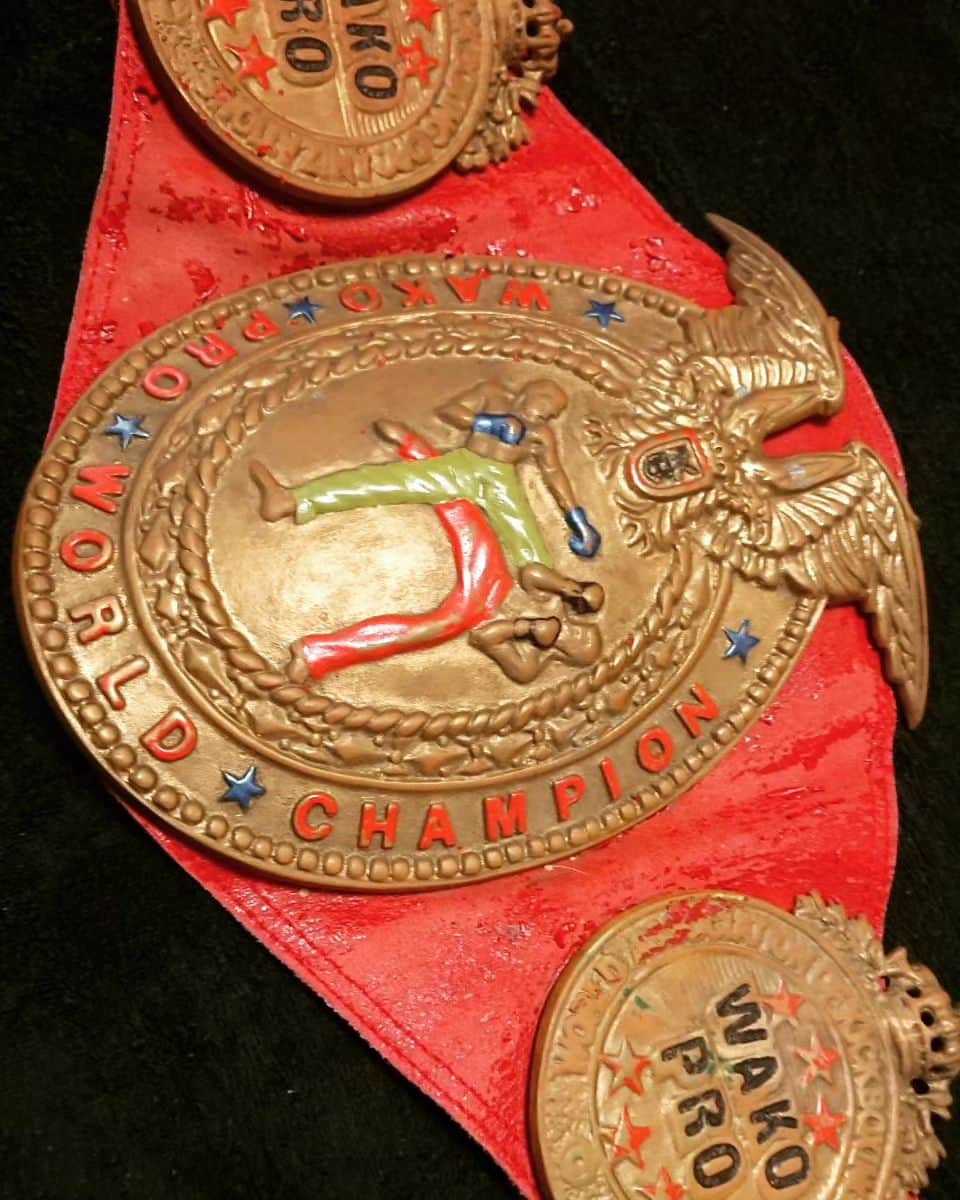 武蔵さんのインスタグラム写真 - (武蔵Instagram)「家の整理をしていたら  W.A.K.Oのチャンピオンベルトが。  3度目の正直でカークウッド・ウォーカーに勝って獲得した初めての世界タイトルです。  #武蔵 #k1 #k1wgp #キックボクシング#kickboxing  #muaythai  #karate  #wako #wakokickboxing  #ヘビー級  #heavyweight  #champion」9月6日 9時45分 - musashi_k1karate