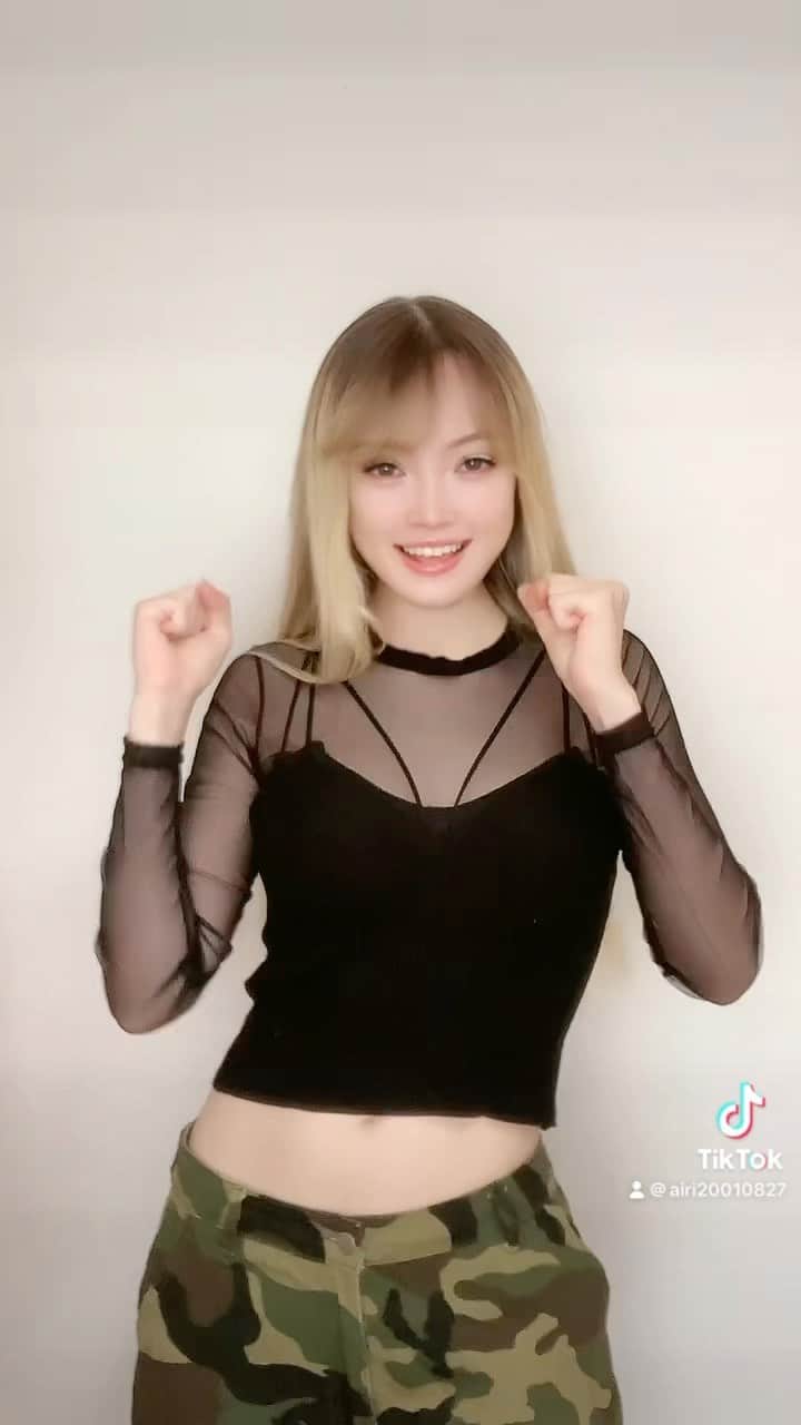 のインスタグラム：「#tiktok アップしたよ🎶 🖤✨🤙🏻 今日も素敵な1日になりますように😆  #長谷川愛里」