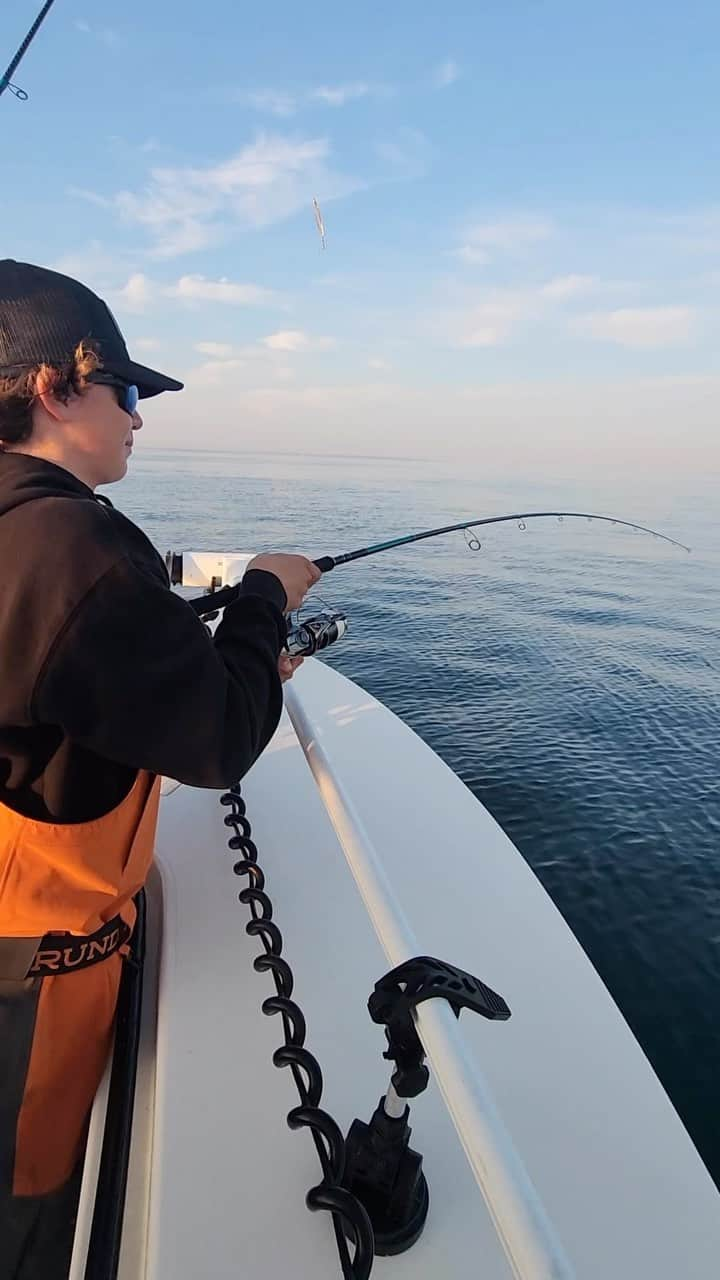 シマノ｜Fishingのインスタグラム：「High octane inshore activity. This year’s early push of big albies has northeast guides and anglers enjoying a heavy dose of late summer hardtails.  #FishShimano #ShimanoStella #FalseAlbacore #FishingGuide #Stella #ShimanoReels #Albies  📸: @gettightsportfishing」