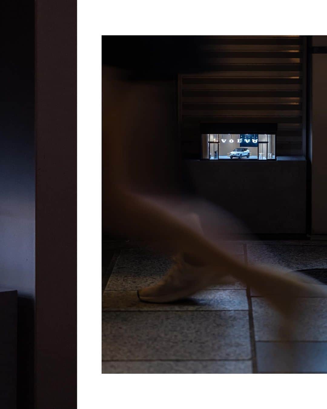 市川渚さんのインスタグラム写真 - (市川渚Instagram)「. . 噂のSmallest Showroomを発見。  よーく見て歩いてないと見落としちゃうくらい小さいのに、とてもよく出来ていてかわいい👀 ボルボ史上一番小さなSUVである「EX30」の小さくても大きな可能性を秘めている、というコンセプトを表現したキャンペーンだとか。  東京は原宿駅前のWITH HARAJUKUと表参道キディランド横の2箇所。以後、大阪・名古屋・福岡に巡回するみたいなので、みなさんもぜひ探してみてね。  EX30のサブスクが当たるキャンペーンも実施中なので要チェックですぞ。 🔗https://jp.volvocars.com/jp/cp/ex30-smallest-showroom-2023-q3/  #VolvoEX30 #最も小さなボルボ  #VolvoSmallestShowroom #PR」9月8日 11時45分 - nagiko