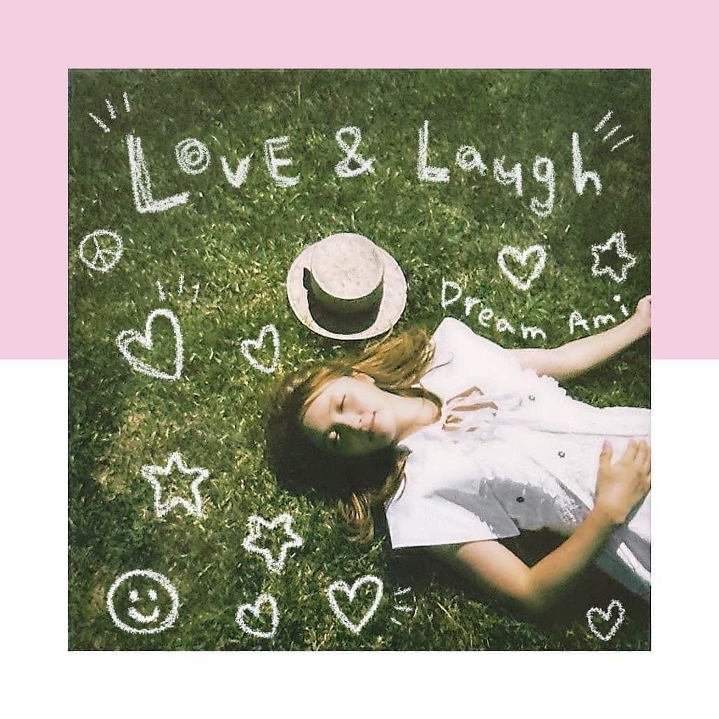 Ami のインスタグラム：「新曲「Love＆Laugh」本日配信スタートになりました‼︎‼︎‼︎😍🍀  ”まずは自分から愛を与えてみて。そうすればきっとみんなハッピーになれるよ“ というメッセージを届けたくて作りました‼︎  ハッピーの輪が広がりますように🎵  ぜひ一度聴いていただけたら嬉しいです❤️❤️❤️  ダウンロードURLはプロフィールに貼っておきますので、そちらからぜひよろしくお願いします🍒  そして、今回はMUSIC CARDも用意しました‼︎ そちらの購入URLはストーリーズ、ハイライトからチェックしてみてください🌈  #DreamAmi  #LoveLaugh #LL #Photoby @aya_dream04  #セルフメイクと私服で撮影しました💄👗👒」