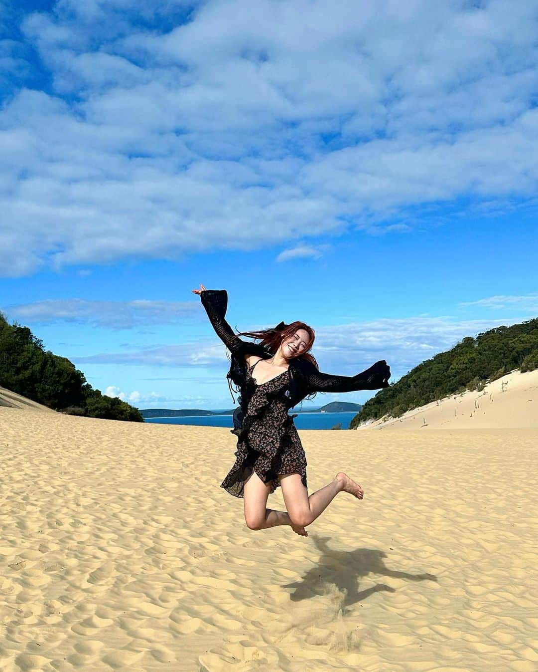 ジユルのインスタグラム：「하늘이 그림☁️  #rainbowbeach #🇦🇺」