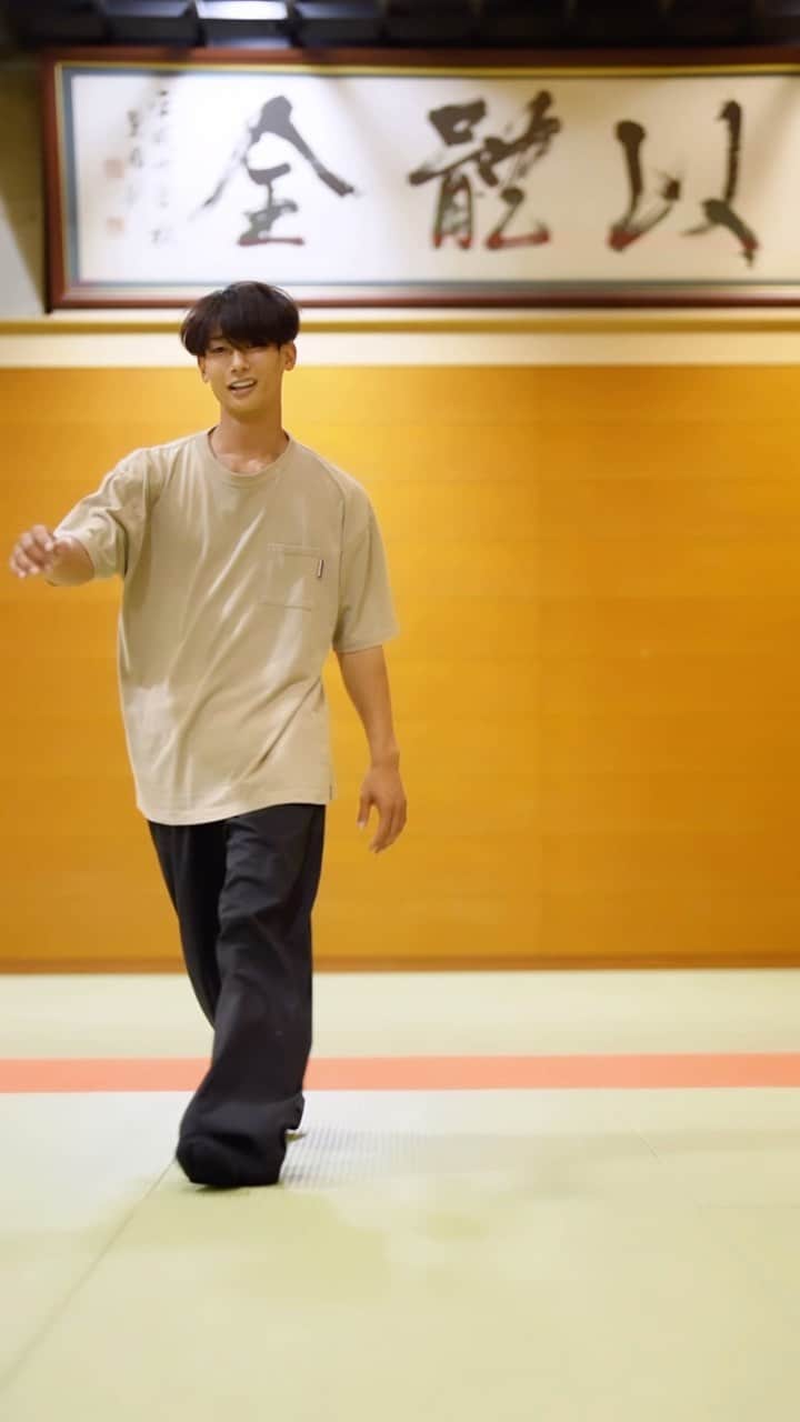 asukaのインスタグラム：「Practice 🤙   #dance #breaking #breakdance #bboy #powermove #powermoves #acrobatics #tricking #parkour #gymnastics #movement #capoeira #ブレイキン #超人」