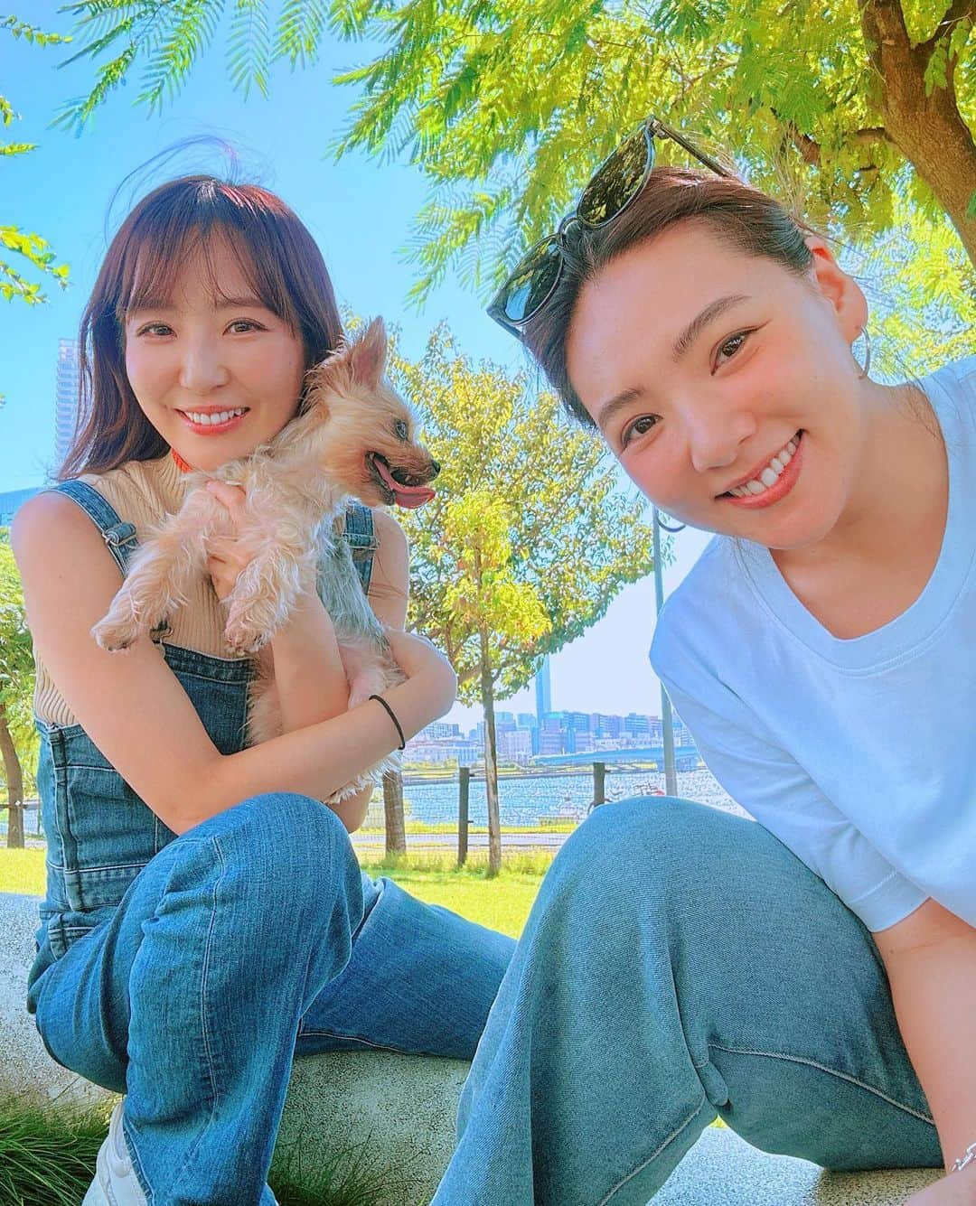 野呂佳代さんのインスタグラム写真 - (野呂佳代Instagram)「先月から何回行ってるかなドッグラン🩵 🐶一緒にランチして、遊んべて大好きな場所です！ 📷ユカリン♡ 色々な事を共に乗り越えて来た私達です笑 今一度ユカリンの説明を笑 AKB.SDN48と一緒に過ごしてきた親友ですね笑 会うと必ず昔の話最低一回は絶対出てくる笑笑 仕事でどんな日々だったのか、あの時必死だった時に発していた仰天の会話、ボロボロになっていた日々、爆笑だった話、そして現在。 会話と笑顔が尽きない人です。 この人とは不幸が起きてももめちゃくちゃ笑えちゃう、そんな人です笑 ・ 昔も今も変わらないスタイル、綺麗さ、可愛さ🩷 これからの人生もどうぞよろしくですm(_ _)m ・ ※補足しておこうかな... ドッグランはいつもの時間より少し早い時間に行ってしまい、暑くてすぐ退散です！！お水が常に噴水のように撒かれてるんですけどね🚿🩵 これからお散歩しやすくなる季節なので、よりドッグラン楽しみです🐕」9月6日 11時02分 - norokayotokyo