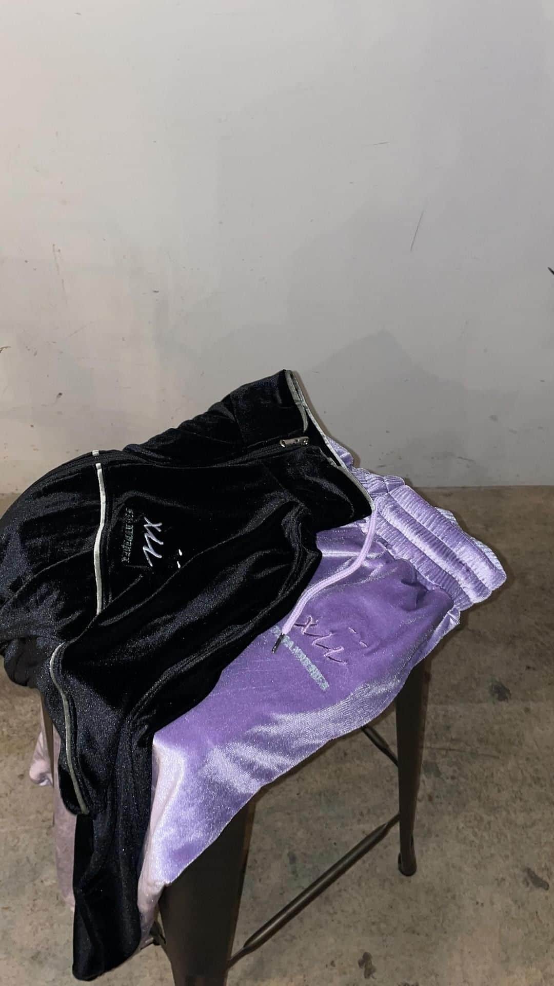 FIG&VIPERのインスタグラム：「【 12th anniversary 】 Limited items  ・Velour short track jacket ¥7,700 ・Velour drawstring wide pants ¥7,700 ・Velour rib bra top ¥3,850 (tax included)  _______________________________________________  #figandviper」