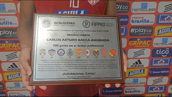 カルロス・バッカのインスタグラム：「Gracias @acolfutpro 👏👏👏」