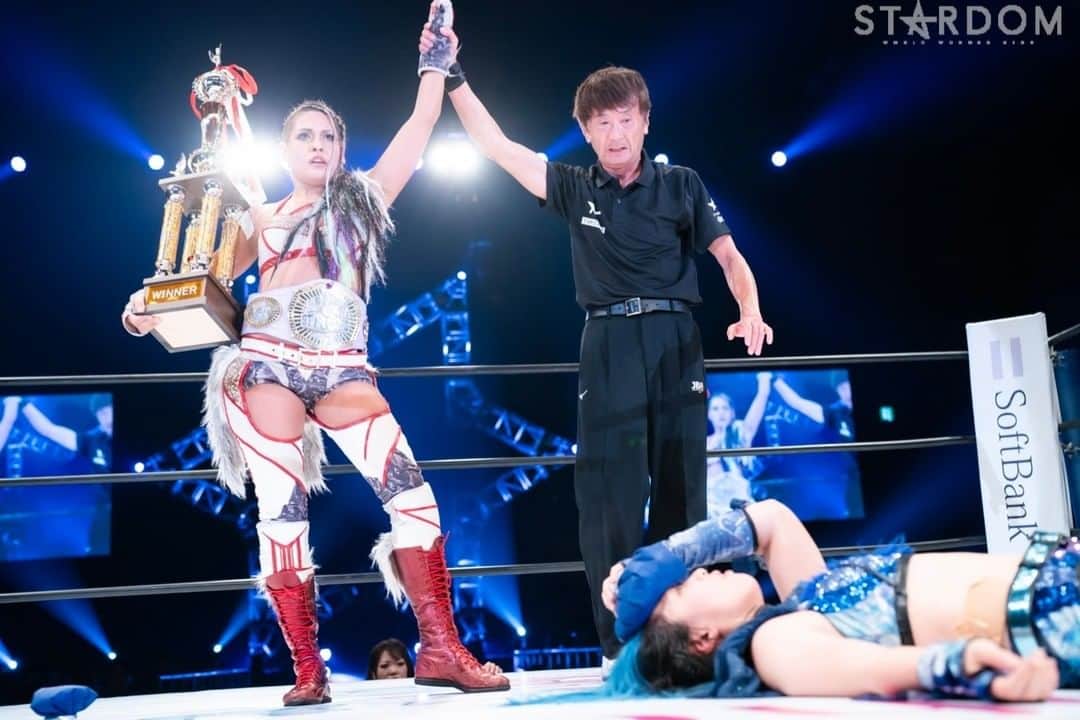 新日本プロレスのインスタグラム：「#Giulia stays STRONG in Hiroshima with third defence！ “STRONG女子王者”ジュリアが世羅りさを相手に、STARDOMマットで防衛戦！激闘の末、渾身のノーザンライトボムで“V３”達成!! 【STARDOM９．３広島大会結果】 @njpw1972 @wwr_stardom  #njpw #STARDOM #njpwSTRONG」