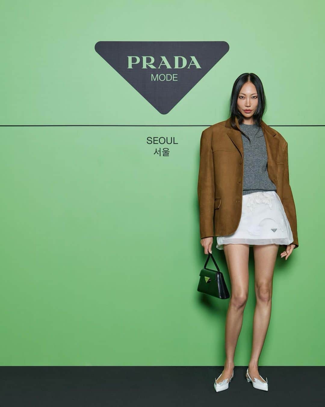 パク ・スジュのインスタグラム：「프라다, 프리즈 서울 • In time for Frieze Seoul, @Prada #pradamode with commissioned works by Korean auteurs #Prada #광고 (#AD)」