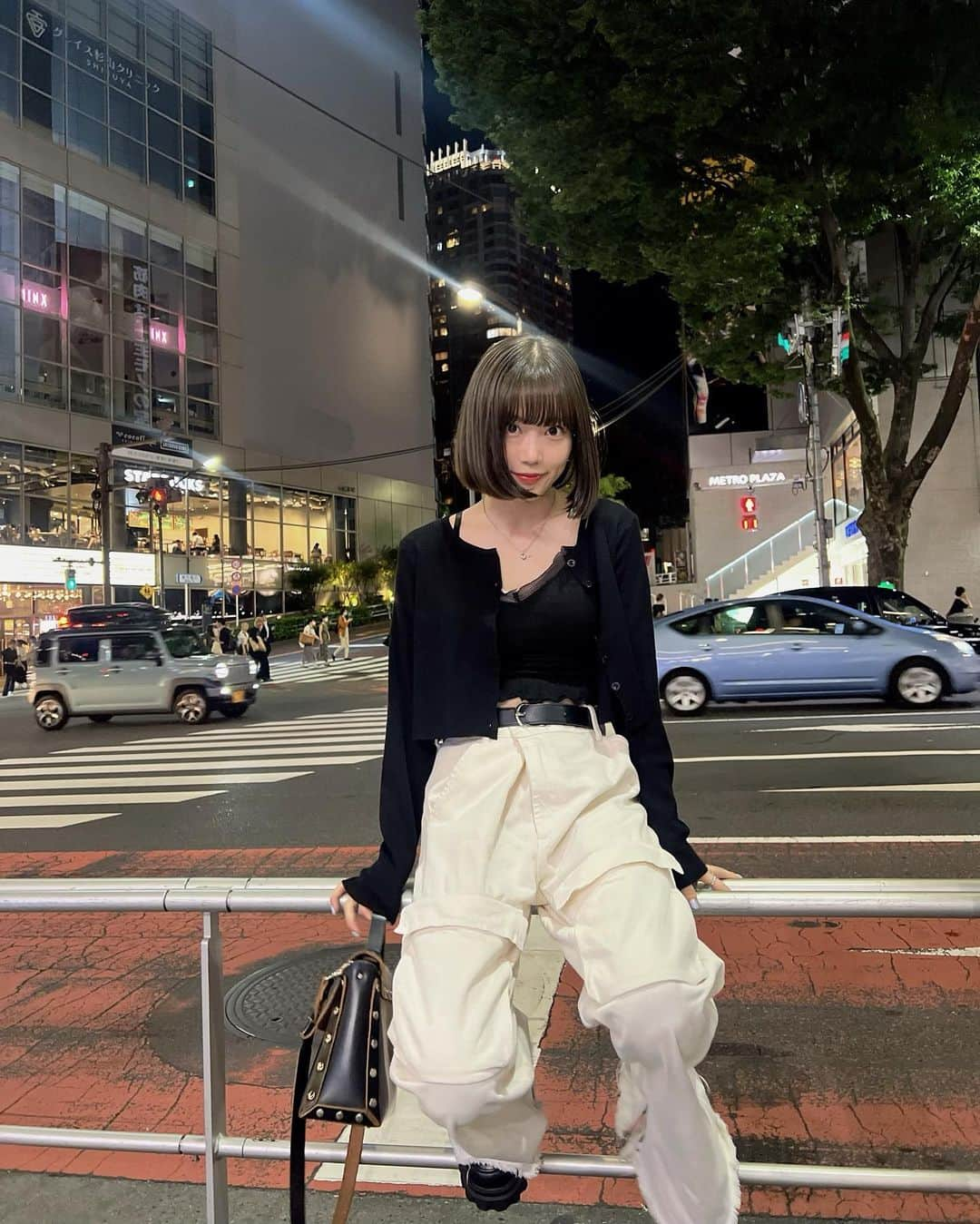 菜々香さんのインスタグラム写真 - (菜々香Instagram)「🌉🌙🌃 私服。☺︎🫶🏼 夜は匂いが変わってきて まだ暑いながらに夏が走り去っていく感じがしてます。 秋がじわじわ🍂  #fashion #ootd #code #コーディネート #コーデ #coordinate #outfit #私服 #style #look#japan#菜々香#nanaka」9月6日 20時00分 - 7.na_na_ka