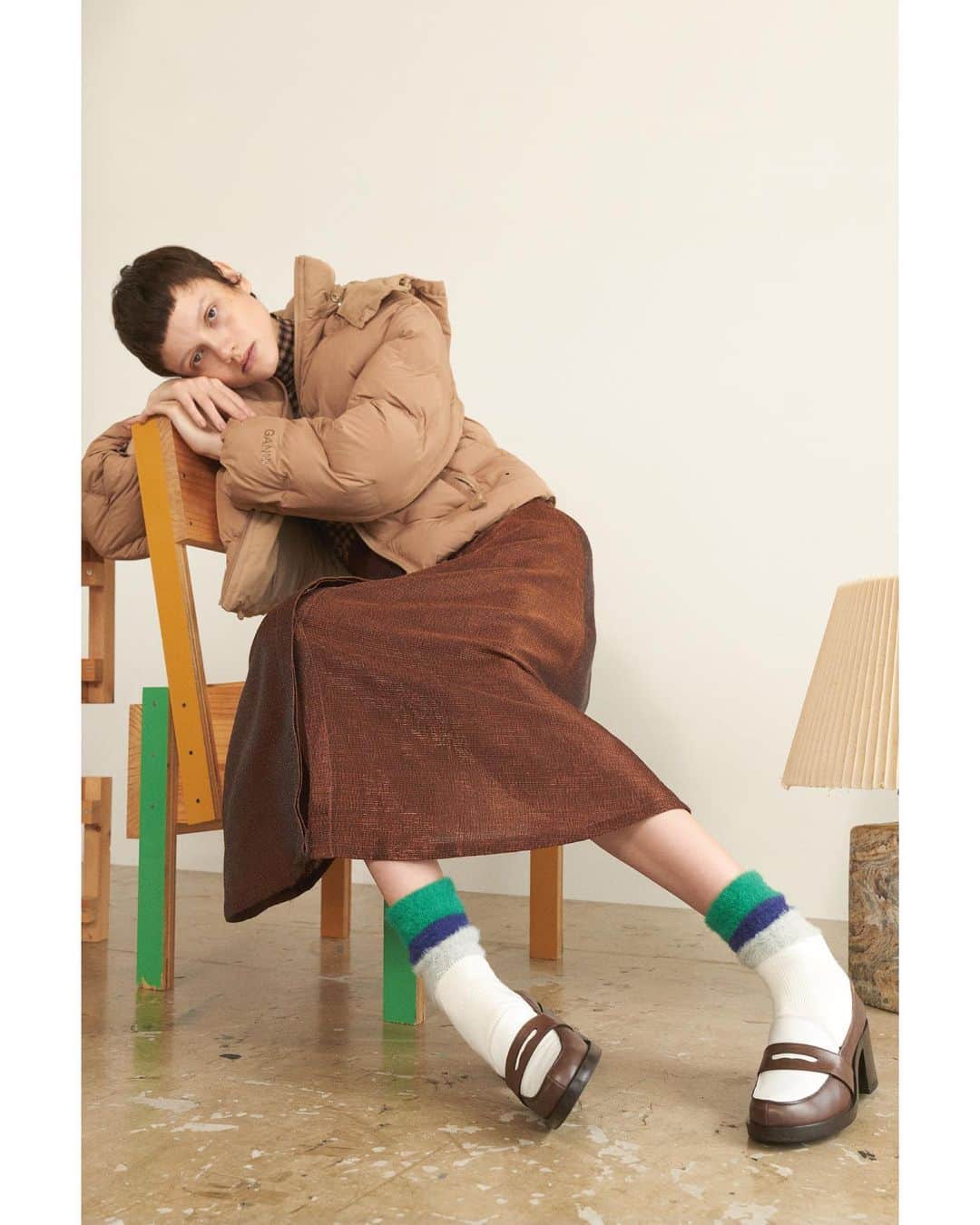 のインスタグラム：「.  Tabio 2023 Autumn/Winter  "my identity my style"  _________________  ▷ ミンクモール切り替えルーズソックス #021140812 ¥1,760 10月下旬入荷予定 ________________  #tabio#madeinjapan#socks#23aw #タビオ#ソックス#靴下コーデ」