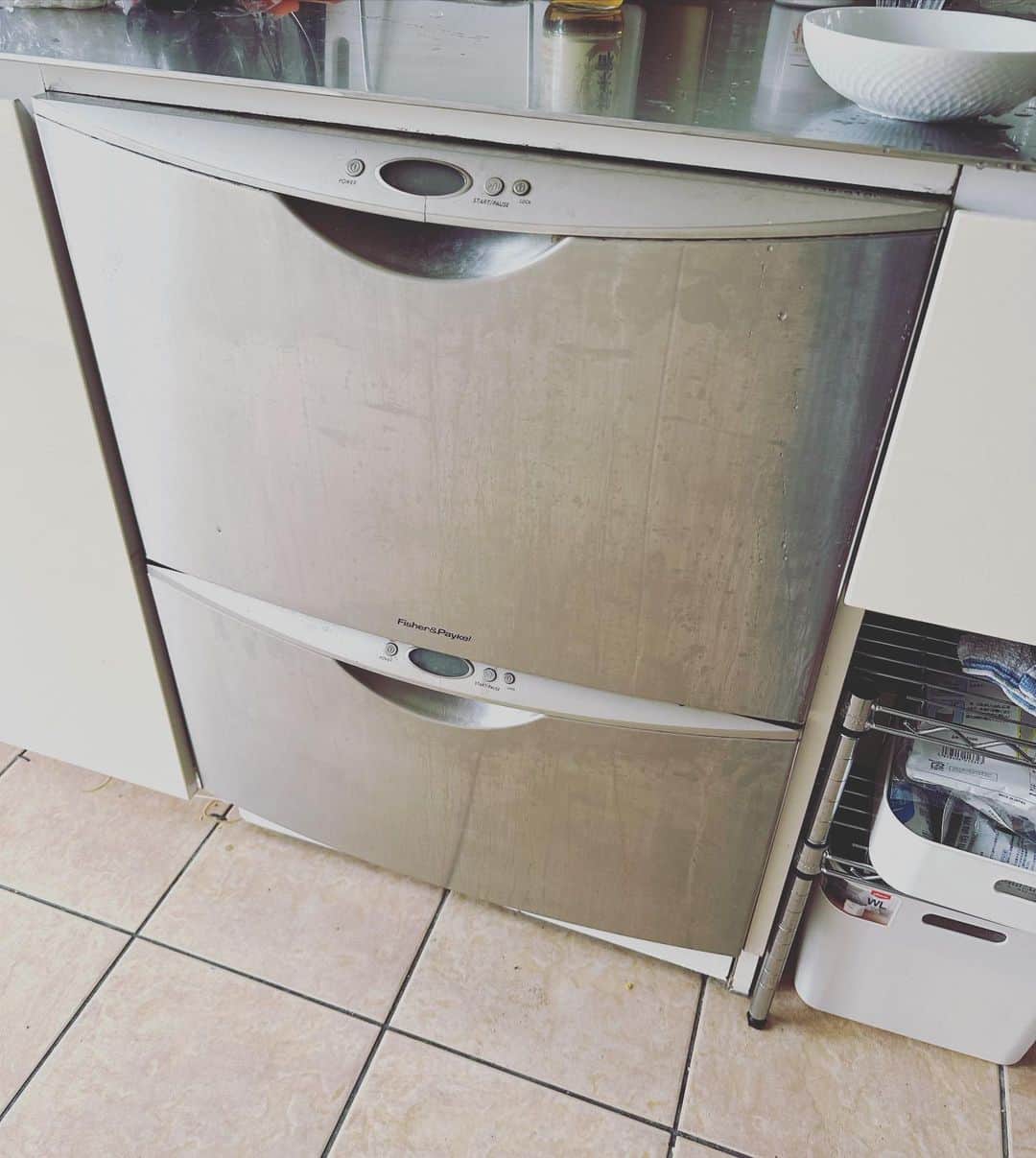 二ノ宮知子のインスタグラム：「明日、新しい食洗機が来る。 2006年から頑張ったこの2段の食洗機、最高だった…。ありがとう。このニュージーランドのメーカー、もう日本撤退しちゃって買えなかった😭」