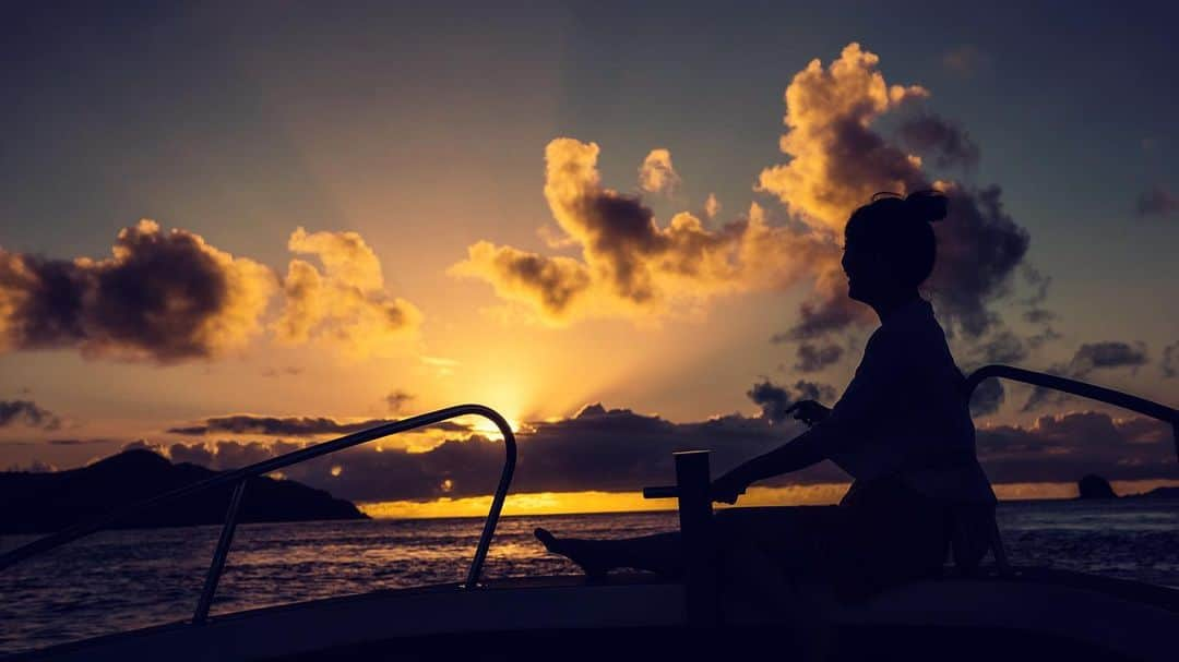 有村莉彩さんのインスタグラム写真 - (有村莉彩Instagram)「.♡.  sunset cruise...♡  📸撮影：【@yuuuuuuuuuu_kun】  #沖縄 #okinawa #sunset #sunsetcruise #instagood」9月6日 17時25分 - risachan_0106