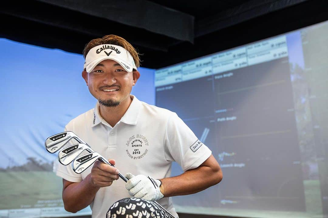 キャロウェイゴルフ（Callaway Golf）のインスタグラム：「先日、中里光之介プロ( @konosukenakazato )に出演して頂いた、APEX PROシリーズのキャロウェイニュースの現場の様子をお届けします！   今回登場した、「APEX PROアイアン」「APEX CBアイアン」「APEX MBアイアン」それぞれの特徴や、アマチュアへのオススメも教えてくれました。   詳しくは、キャロウェイ オンラインストアのキャロウェイニュースをご覧ください！ . . . #キャロウェイ #キャロウェイスタッフプレーヤー #中里光之介 #ApexProシリーズ #ApexPROアイアン #ApexCBアイアン #ApexMBアイアン」