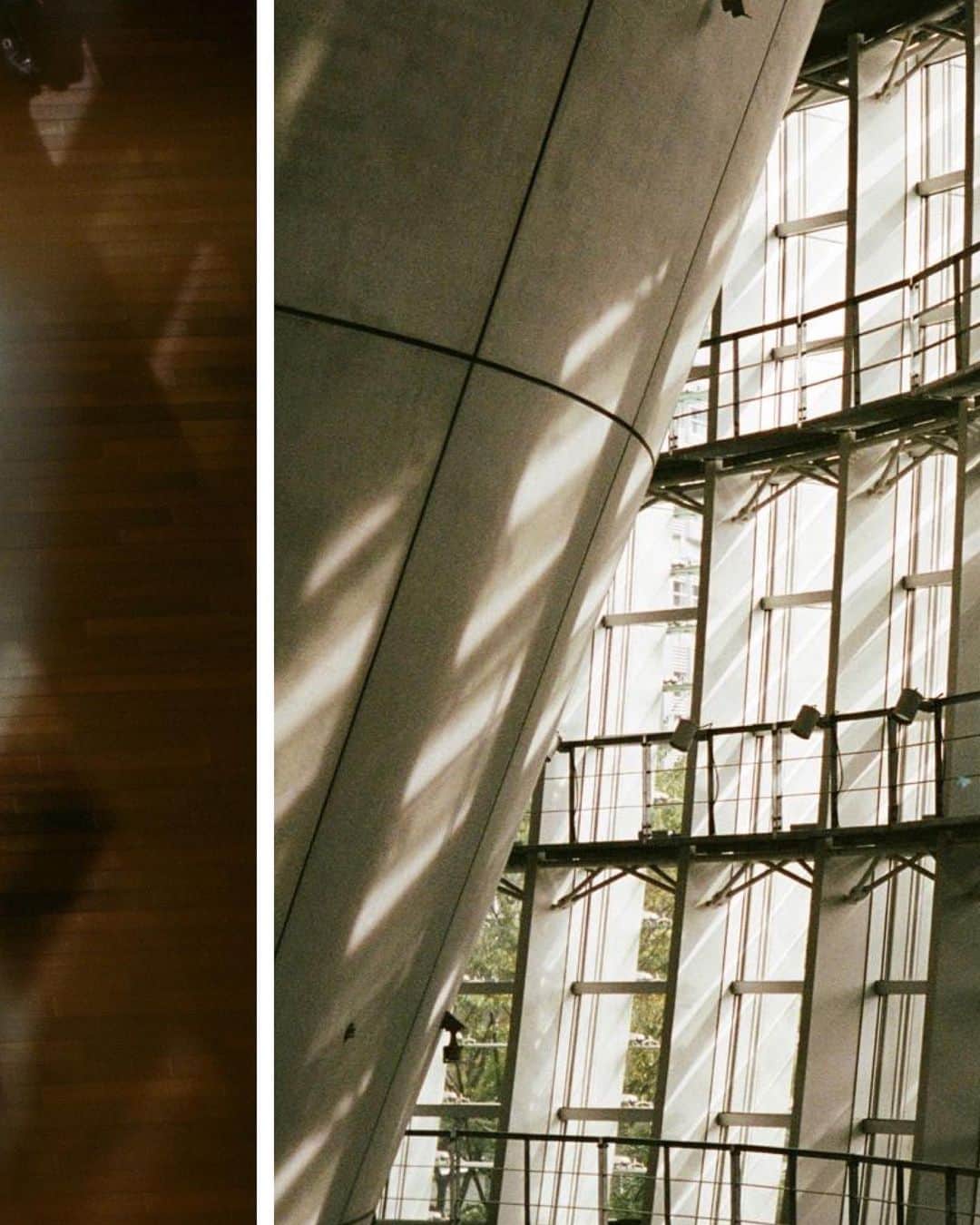 市川渚さんのインスタグラム写真 - (市川渚Instagram)「. . よく見る感じの写真だけど、国立新美術館は本当に素敵な建築物なのだよなあと、この光と影を眼の前にするたび思う。この場で空間を共有しながら人々が思い思いの時間を過ごしているという現実もこれまたよい。  本当はテート美術館展見に行ったのだけど思ったより混んでいたので改めることにした日。  The photos may look typical, but every time I see the play of light and shadow here, I'm reminded of how truly wonderful the architecture of the National Art Center Tokyo is.   It's also lovely to see people spending their time as they wish, sharing this space. I went to see an exhibition of  LIGHT: Works from the Tate Collection, but it was more crowded than I expected, so that I will see it next chance.   #Leicam3 #summicron50mmf2collapsible #Portra400」9月6日 12時02分 - nagiko