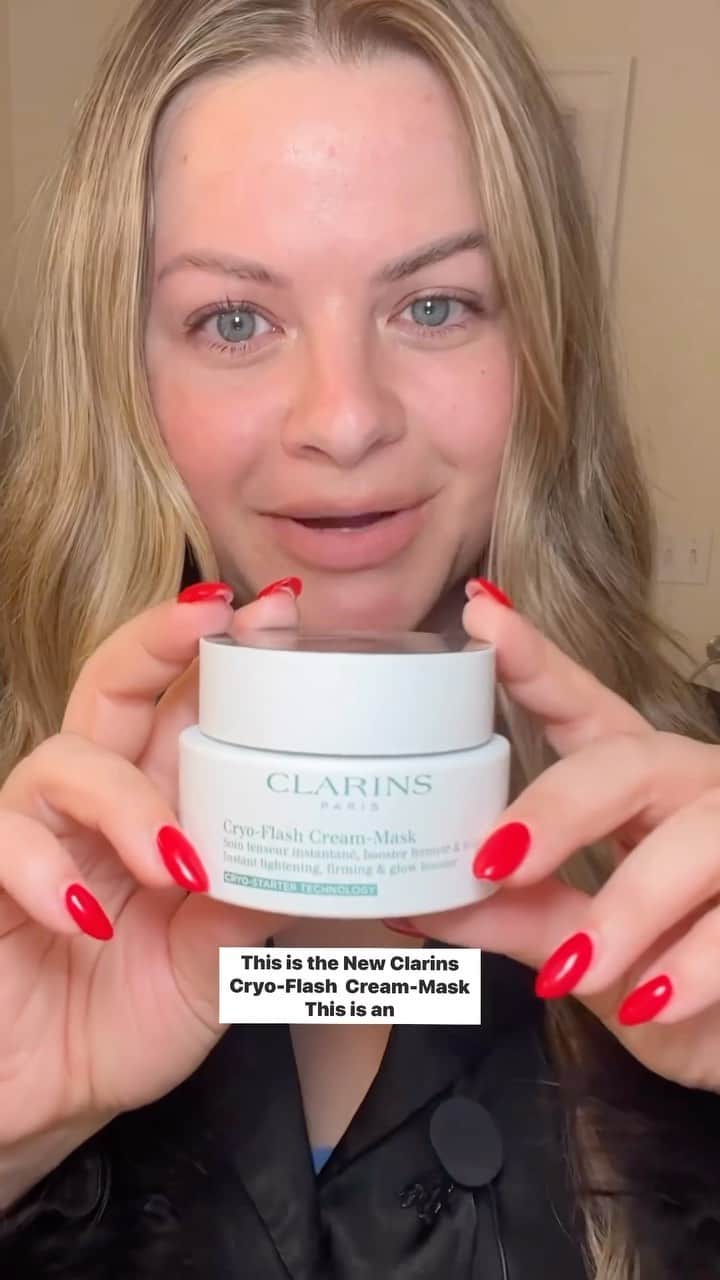 CLARINSのインスタグラム：「All the benefits of cryotherapy in a face mask 🤯   #Clarins #cryofacial #cryoskin #cryotherapy」