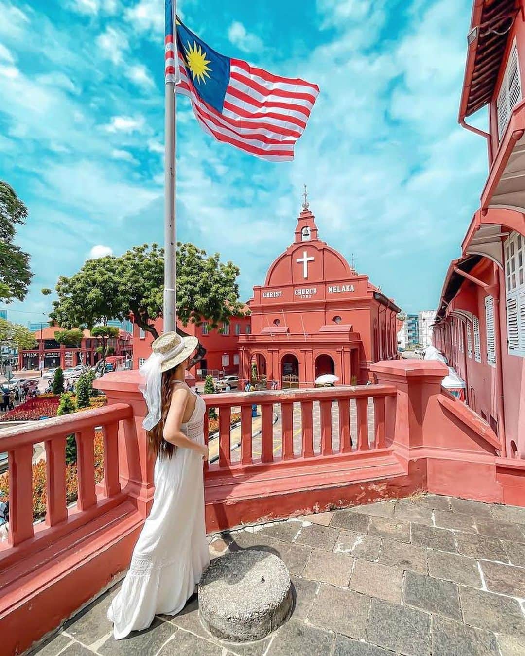 エイチ・アイ・エスさんのインスタグラム写真 - (エイチ・アイ・エスInstagram)「＼観光スポットの宝庫✨マラッカ🌏／  マレーシアの世界遺産の街「マラッカ」🇲🇾 オリエンタルな雰囲気と、西洋の文化が入り混じり、 古き街並みが今も残るマレーシアを代表する観光都市です🚩  他ではあまり見られない⁉️ピンク色の教会も人気のスポット⛪  ぜひ次の旅先の参考にしてみてね🛫 …………………………………………………………… 📍 #マラッカ  📸 @kanaho_nishimura さん  まるで絵本の中に飛び込んだかのように可愛い、このマラッカキリスト教会 夜は名物人力車『トライショー』🚲がキラキラ輝く⭐️そんな昼と夜の風景の差も楽しみどころ！ ……………………………………………………………  旅先探しのヒントは こちらをチェック▶︎▶︎▶︎ @his_japan   —————— 📷旅のお写真募集中✈️ ——————  皆さんの旅の思い出は、@his_japan OR #his_japan2023 を付けてシェアしてください🙌 過去PICもOKです❗️  集まったお写真は、HISのSNSやオウンドメディアでご紹 介🙆‍♀️  #旅の思い出 #海外旅行  #マレーシア観光 #マレーシア旅行  #マラッカ観光 #マラッカキリスト教会 #世界遺産の街 #オランダ広場  #旅行好きな人と繋がりたい #次の旅先リスト #写真好きな人と繋がりたい  #旅したくなるフォト #旅スタグラム #インスタトラベル  #女子旅 #カップル旅 #一人旅  #instatravel #instapassport #photooftheday  #instaphotography #worldtravelpics #worldtraveler  #japantravelphoto #malaysiatrip #melakacity #malaysiafood」9月6日 18時30分 - his_japan