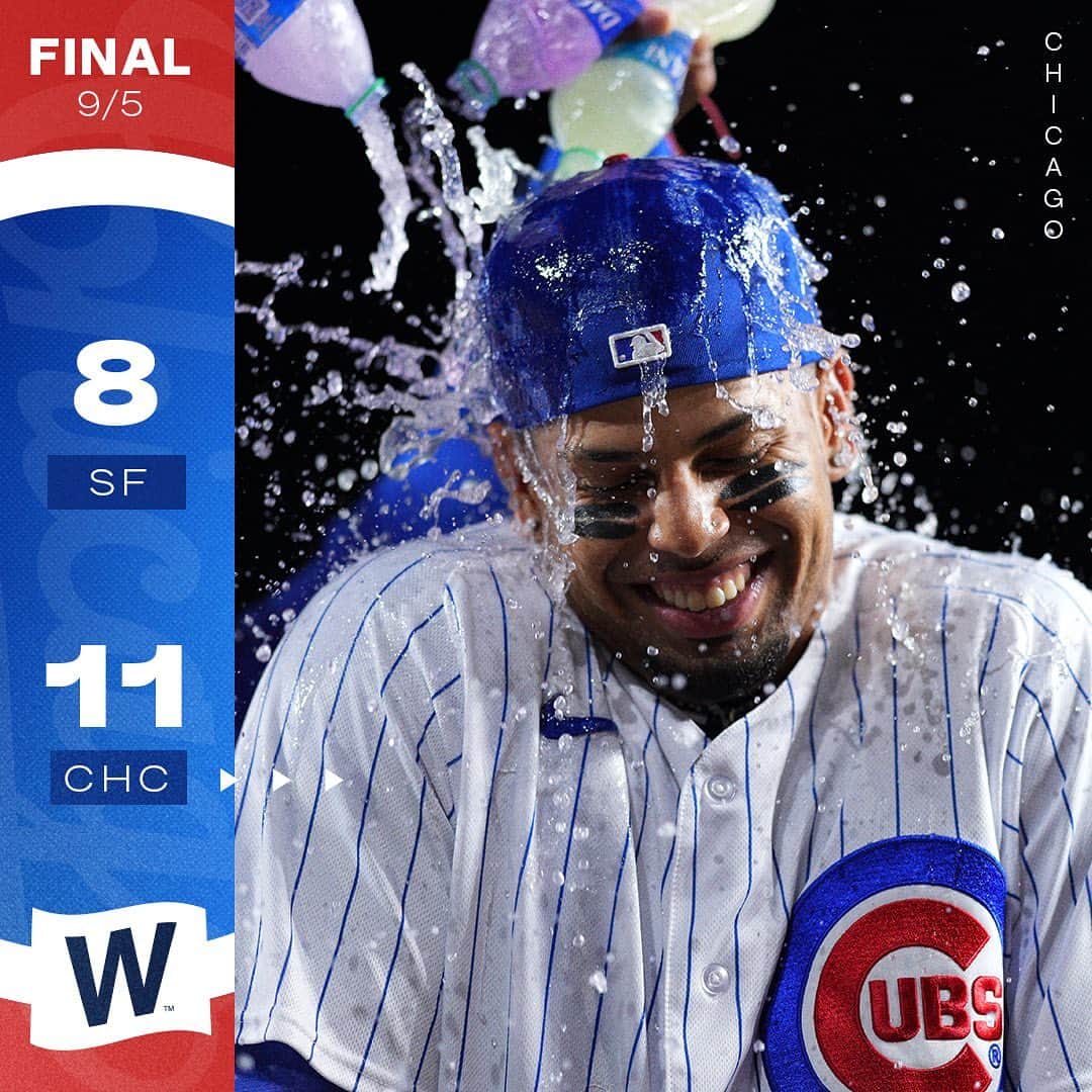 シカゴ・カブスのインスタグラム：「Wrigley Field goin’ up on a Tuesday! 🕺」