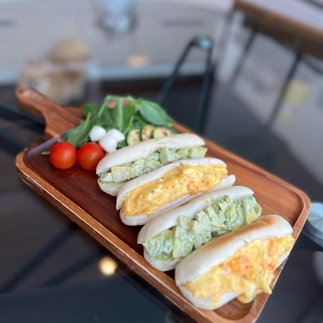 天木じゅんさんのインスタグラム写真 - (天木じゅんInstagram)「🥚🥑🍞🍅🥒🧀  米粉のパン🍞🍞パン大好き😘 パン屋さん🥐で昔バイトしてたことあるよ またパン屋さんでひとつりとつ袋にパンを詰める作業したいです🤔  #天木ごはん #morning #モーニング #たまごサンド #sandwich #cooking」9月6日 12時30分 - jun.amaki