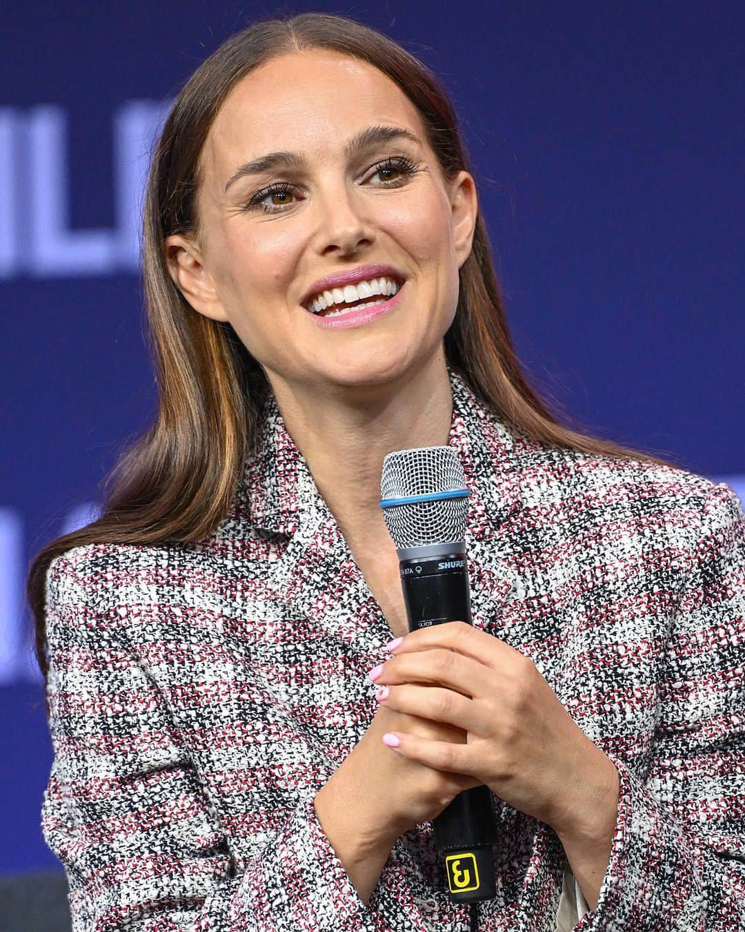 Just Jaredさんのインスタグラム写真 - (Just JaredInstagram)「Natalie Portman goes without her wedding ring during her special appearance at the Conference on Affordable Sustainable Mobility in Germany #NataliePortman Photos: Getty」9月6日 12時42分 - justjared