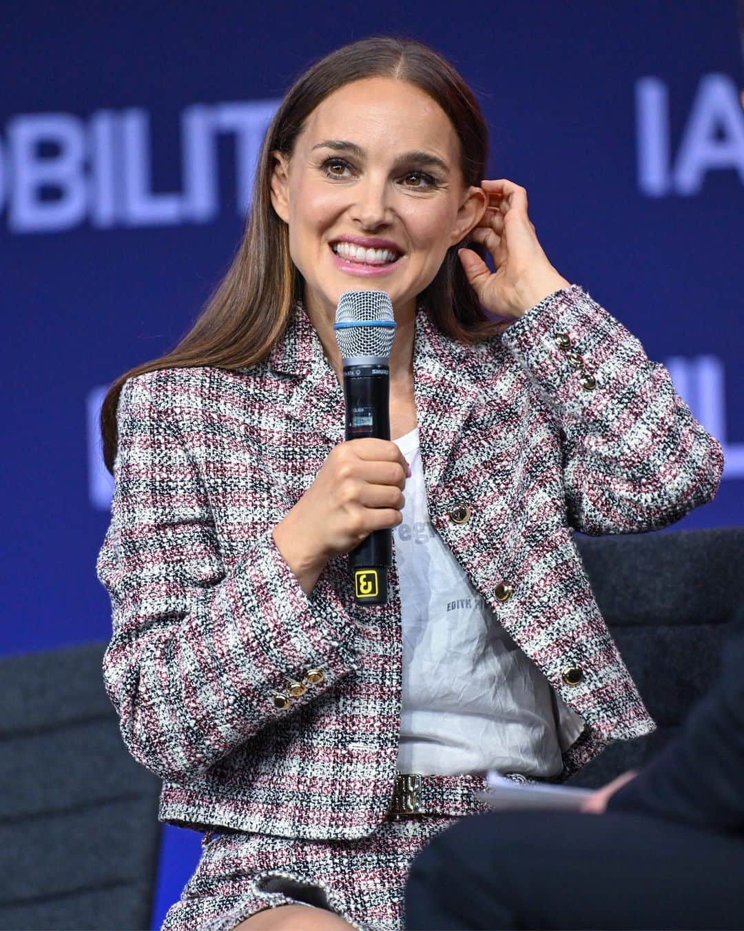 Just Jaredさんのインスタグラム写真 - (Just JaredInstagram)「Natalie Portman goes without her wedding ring during her special appearance at the Conference on Affordable Sustainable Mobility in Germany #NataliePortman Photos: Getty」9月6日 12時42分 - justjared