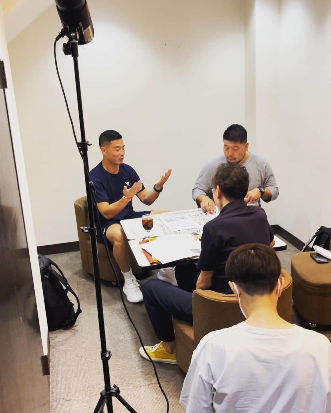山田章仁のインスタグラム：「RWC2023🇫🇷🏉 FLASH×世紀の大予想📷📕 with @hatake03」