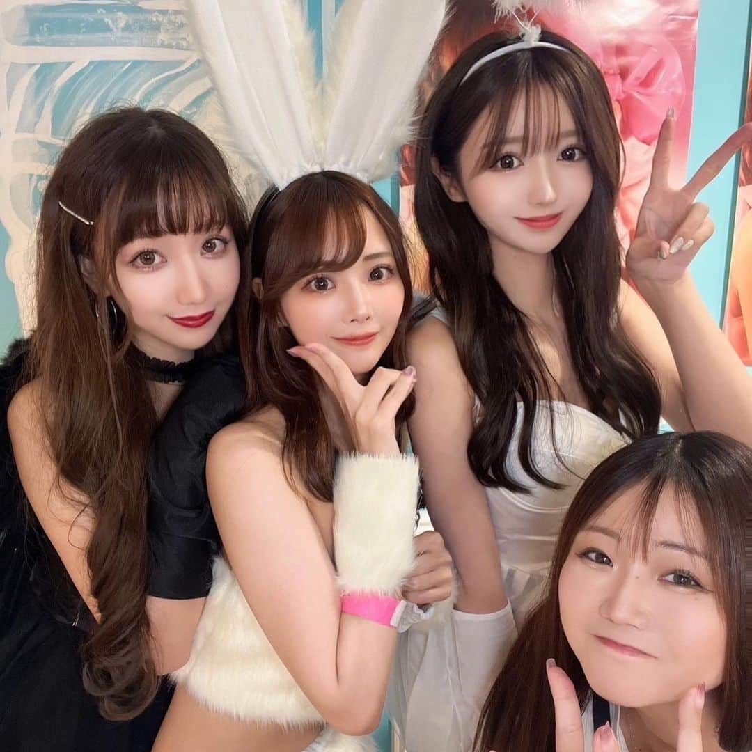 伊藤弥鈴さんのインスタグラム写真 - (伊藤弥鈴Instagram)「浦西ひかるちゃん @uranishihikaru  の新曲「Kawaii」のリリースイベントに行ってきました🫶  みんなでコスプレしてKawaiiの曲を踊ったよ♥  可愛い空間ってわくわくするし、 みんなで女の子を楽しんでる感じがした😍  自分に自信をつけるためのおまじないって意味の曲で、女の子全員に自信をつけさせてくれる曲だから、ほんとたくさんの人に聴いてほしい😭  たかりさちゃん @konkonwanwan  ご招待いただきありがとうございました🥰  #ひかる ちゃん #浦西ひかる ちゃん #Kawaii  @dress_tika さんの衣装も全部可愛かった♡」9月6日 12時36分 - itomisuzu_