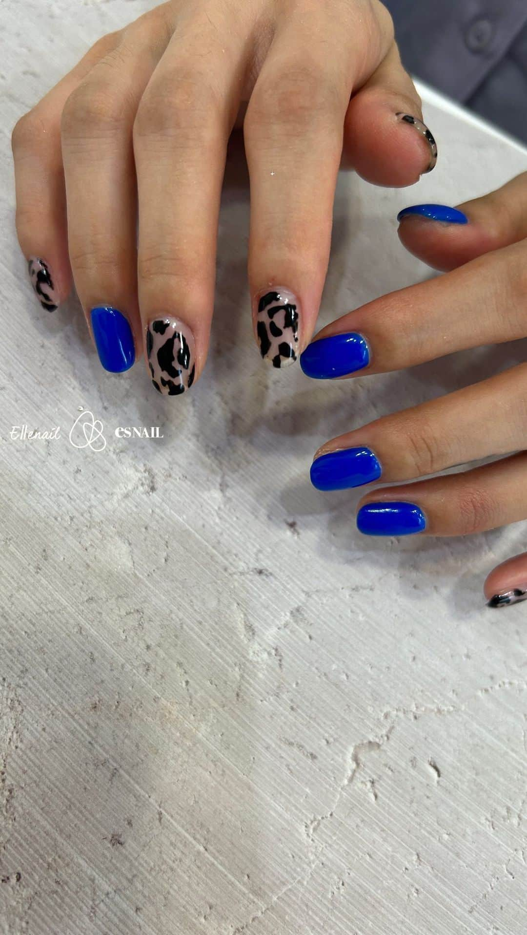 esNAILのインスタグラム：「OF2309-03 . . 💙💙🐆💙💙 ・ . 公式Instagramに掲載されているデザインのチップをご購入いただけます💅 チップサイズと形のカスタマイズが可能です✨  オープンキャンペーン価格  定価11,000円⇨7,700円（税込）  ☆セット内容☆ ・オーダーチップ ・チップケース （ケースデザインは変更される場合がございます) ・両面テープ ・ミニエメリーボート（微調整用）詳細はTOPのストーリーから DoHERMO Online Storeでご確 @ellenail_shibuya @ellenail_shinjuku  @esnail_kichijoji  @esnail_omiya  @esnail_nagoya  @ellenail_osaka  #ネイルデザイン #ネイルデザイン人気 #ネイルチップ  #nail #nails #nailart #naildesign #ellenail #esnail #gelnail #nailgram #nailsalon #notd  #ネイル #エルネイル#エスネイル #ジェルネイル #네일 #네일아트 #젤네일 #네일디자인 #인기네일 #네일추천 #美甲 #秋天美甲 #富家小姐美甲 #ネイルアート #ネイルデザイン #トレンドネイル #ワンホンネイル #ニュアンスネイル」