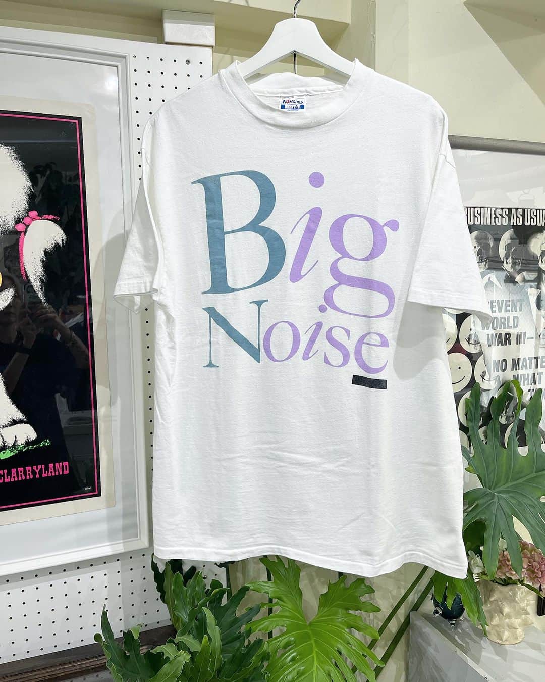 ジャムルのインスタグラム：「OPEN UNTIL 7:00PM . NEW ARRIVAL . #jammru#jammru_tee#vintagetshirt #vintagetee#vintagebandtee#bignoise #osaka  #fashion  #streetstyle  #streetfashion  #vtg  #vintage  #used  #usedclothing  #古着 #古着屋 #ファッション #70s #80s #90s」