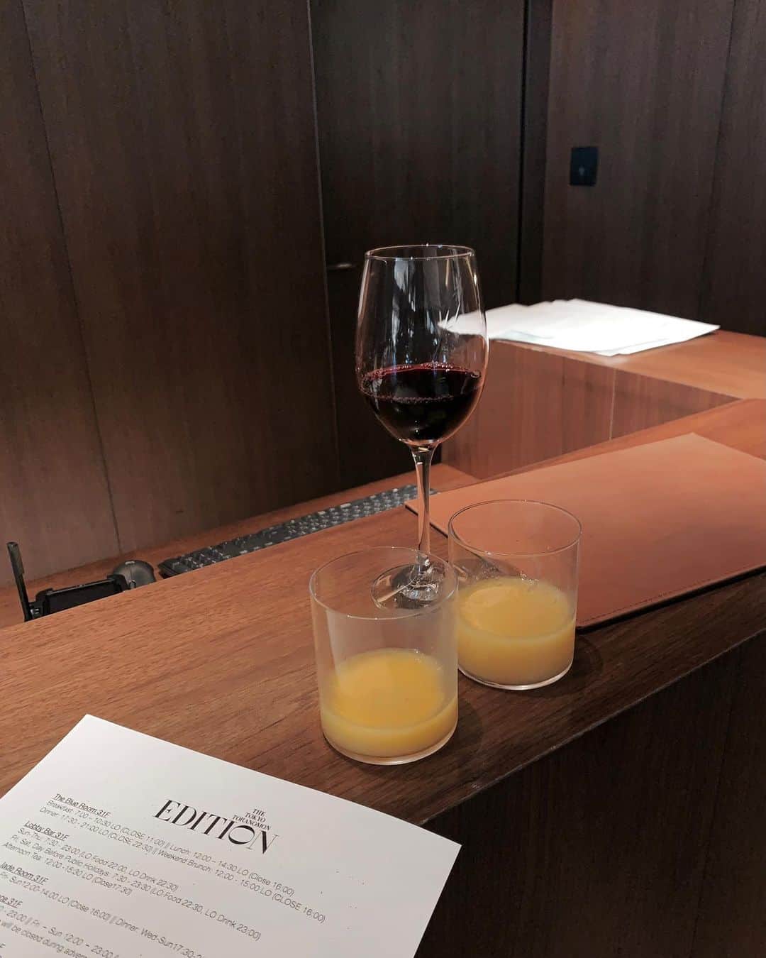 のインスタグラム：「- 도쿄가면 무조건 에디션호텔 🥂💛 호텔 향이 너무 좋아서 여쭤봤더니 스파샵으로 안내해주셔서 바디로션이랑 디퓨져 샀는데 향이 너무 너무 너~무 좋음 ㅎㅎ 캐리어 자리만 있었어도 더 사왔을텐데 아수ㅣ워」