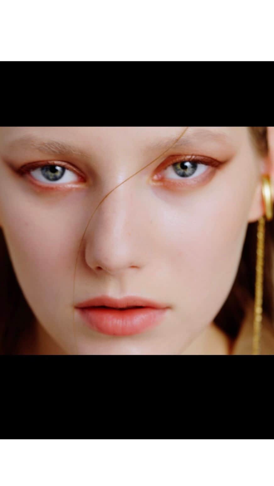 のインスタグラム：「ETVOS cosmetics 2023 AW collection. "MY NEW CODE" Model: tani.s Photo&Movie: akira shimazu Stylist: yoshie ogasawara Hair&Make&Nail: hiro odagiri #nous_works」