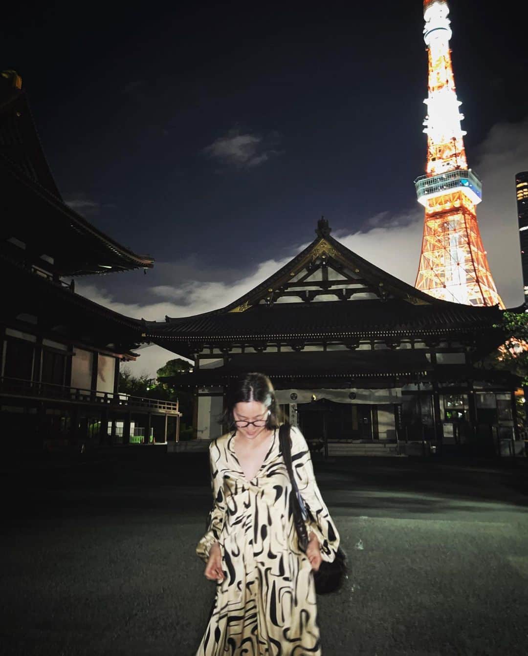 中村アンのインスタグラム：「🌔🌫️🦇🗼🌌」
