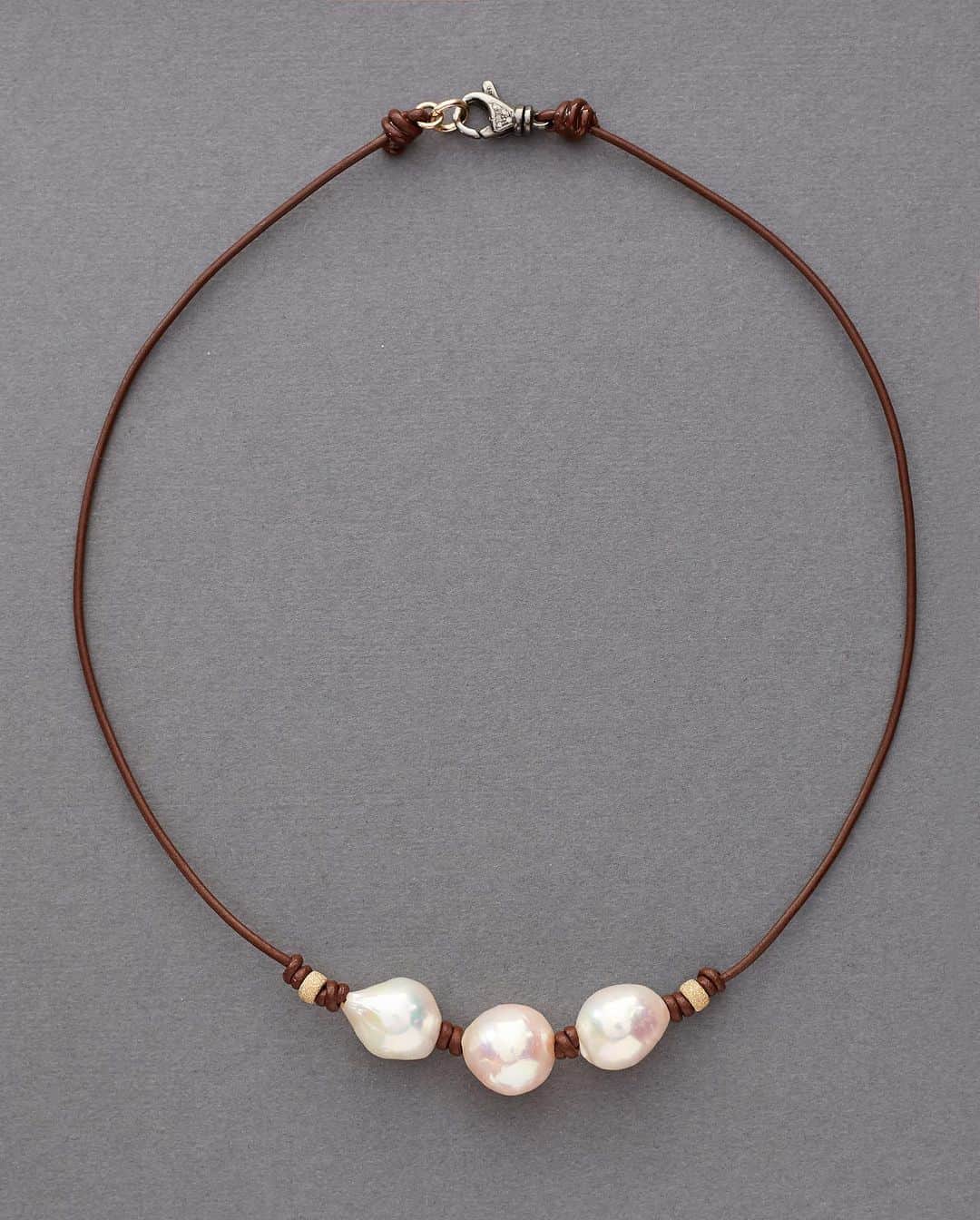 キャサリン ミッシェルのインスタグラム：「Simply beautiful trip of South Sea pearls, gold beads on leather #jewelryasmedecinecm #wearpearls #heirloom #presenttoyourself #limitededition」