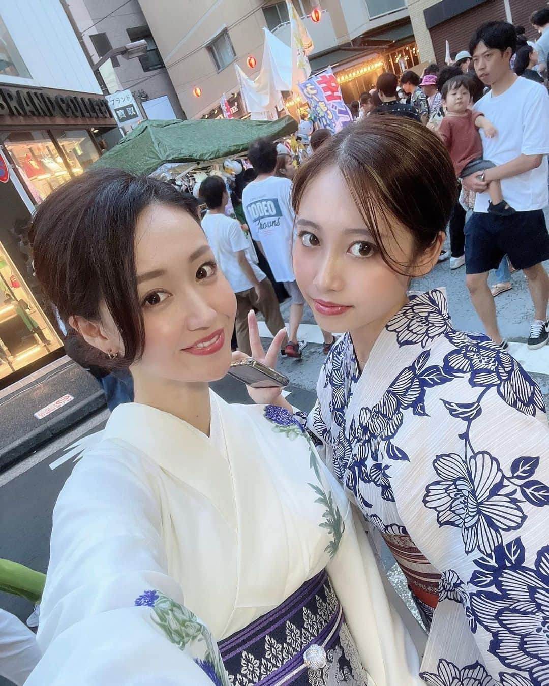 杉田恵李奈さんのインスタグラム写真 - (杉田恵李奈Instagram)「夏はあっという間に過ぎて、 でも夏は短いから魅力的だったりする。 夏生まれの自分が嬉しくて、やっぱり夏が好きだ😌 . . 目で見えている現実と実際に起きている事実が 違っていることが非常に多いこの世の中。 最近凄く身に染みる🫀 よく見て感じなきゃ分からないことばかり👀 そして酒飲みの少食さんよりビーガンのポッチャリさんへの衝撃の方が強いこの頃🤣 ※別に否定的な意見では無いからね。 てな感じで9月も楽しみます🤩❤️‍🔥 . . #十番祭り#お祭り#和服#浴衣#jyubanmatsuri#yukata #友人の父親の再婚相手の名はアキ #友人はその再婚相手さんをママと呼ぶそうだ #漫画NANAを初読した時から好きなのはタクミ一択」9月6日 13時58分 - erina_roppongi