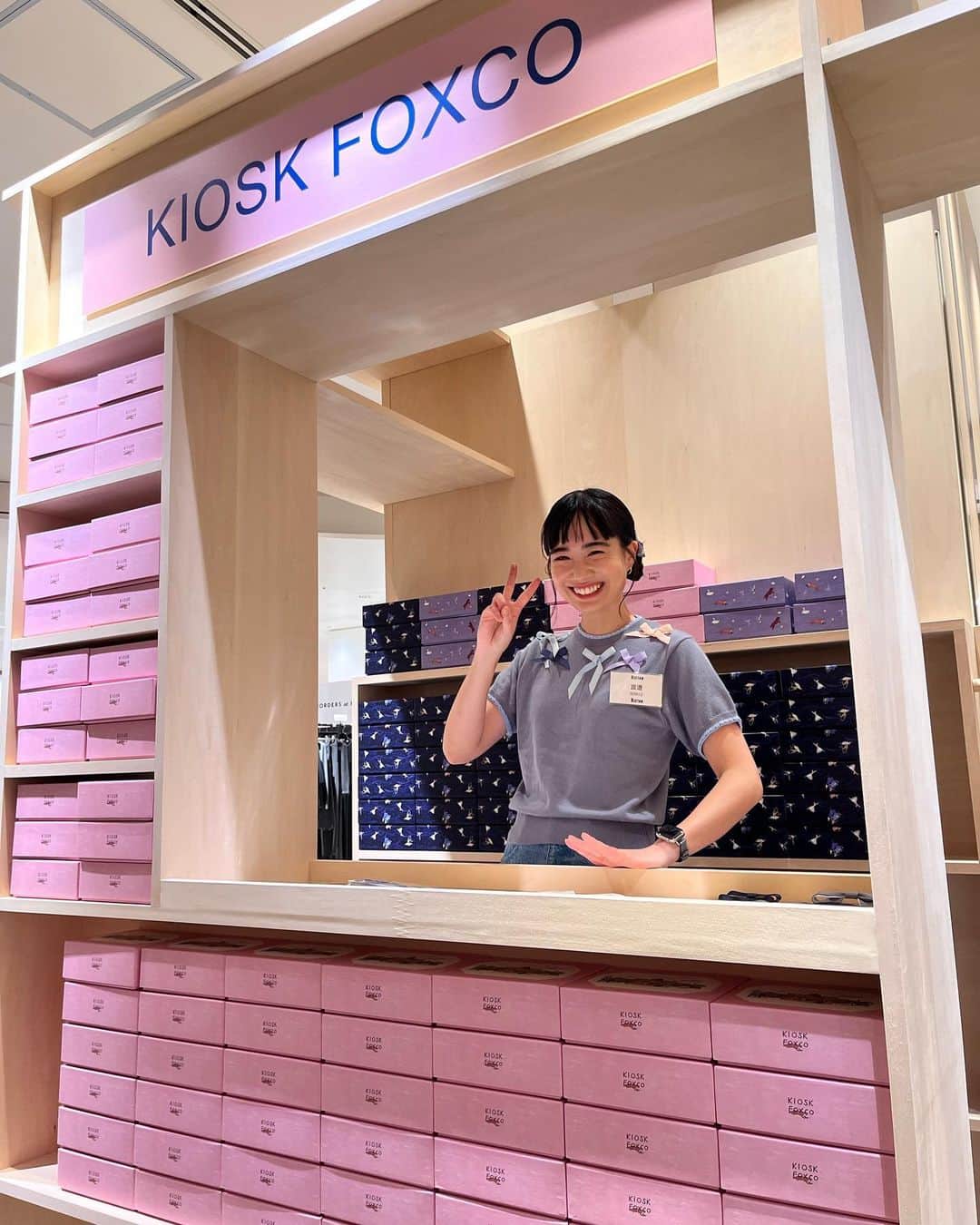 渡邉香織のインスタグラム：「写真が駅弁屋さん風😂 KIOSK FOXCOオープンしました！12日まで☺️ #KIOSKFOXCO」