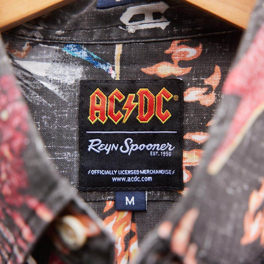 レインスプーナーのインスタグラム：「Turn up the volume with this print celebrating the band AC/DC. This hand-painted print features iconic album art, high voltage energy, and lead singer Angus Young rockin’ out in his school uniform. Available now in-store and online.」