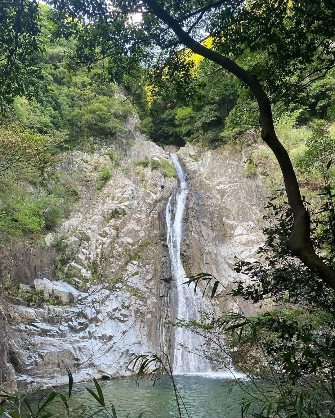 大段結愛さんのインスタグラム写真 - (大段結愛Instagram)「滝の音すてき。ハートの石見つけたよ♡」9月6日 14時24分 - yuiiodann