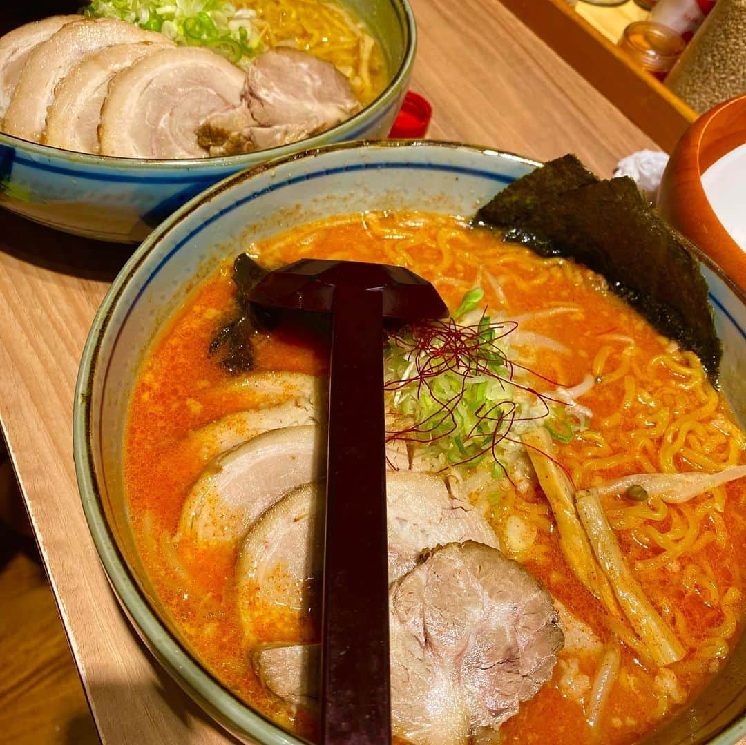 MIKIさんのインスタグラム写真 - (MIKIInstagram)「北海道ゴルフ旅行🩵✈️🩵 美味しいものいーっぱい食べて ゴルフして⛳️🏌️‍♀️🩷 花火大会まで見れて🥹🎆 毎日のんだくれた😆🍻✨  #北海道 #北海道旅行 #かに #蟹 #ジンギスカン #ラーメン #北海道グルメ #味噌ラーメン #すすきの #海鮮丼 #ゴルフ旅行 #ゴルフ女子 #ゴルフ女子と繋がりたい #ごるふすきな人と繋がりたい #北海道ゴルフ #真駒内 #真駒内ゴルフ倶楽部 #シャムロックゴルフ倶楽部 #花火大会 #花火 #場外市場 #まるさん亭 #辛いラーメン14 #モエレ沼公園 #モエレ沼芸術花火 #anew #anewgolf #ゴーカート」9月6日 14時30分 - mktyy_golf