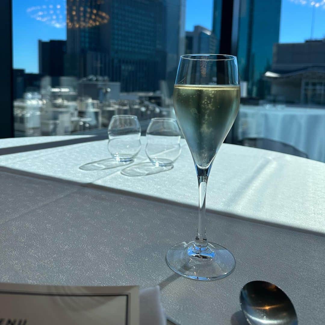 のインスタグラム：「🥂」