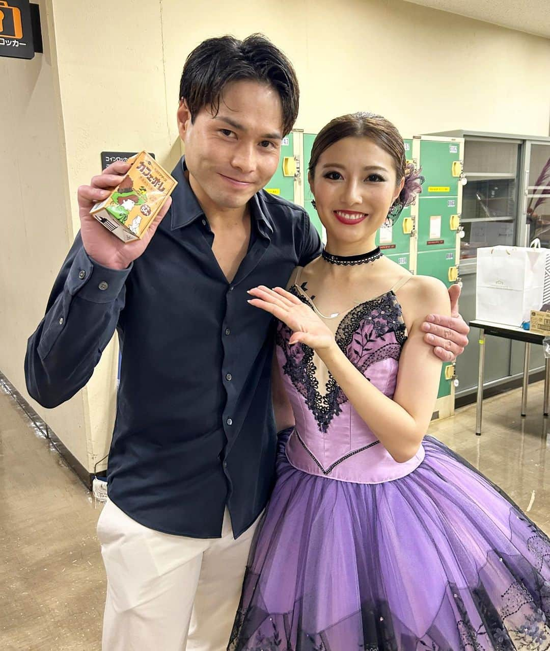 林田雪菜さんのインスタグラム写真 - (林田雪菜Instagram)「ユリコバレエスタジオ30周年記念発表会③ ゲストで来ていただいた皆様✨  豪華な皆さんのおかげで今年もより一層華やかな舞台になりました👏 そしてたくさんご指導いただきありがとうございます！！ 特に今回は男性と組むパートのほとんどを濱田先生にお世話になりました🙇‍♀️ 普段はなかなか組む練習ができないので不安ばかりでしたが ものすごくわかりやすいアドバイスと安定感120%のサポートのおかげで 本番すっっごく楽しく踊ることができました🥹 本当にありがとうございます✨✨ 学ぶことばかりだったので、教えていただいたことをこれからも忘れずにレッスン頑張ります💪   ゲストの皆さんがくると本当に賑やかで舞台裏もこんな感じでずっと楽しかったです🤣  最後の写真は10年前の20周年記念公演のシンデレラの時の写真…太一先生 @monkya 、10年間で変わりすぎではありませんか？🫣笑   10年前はるとベイビーじゃん👶笑 @haruto._.goto  仕立て屋さんから王子へ、立派になったねぇ🤴  あと、動いてるか喋り出そうとしてる写真しかなかったよ絵美ちゃん笑 @emimiwako  そろそろ落ち着いてください先輩🥺  #ユリコバレエスタジオ #熊本バレエ #yurikoballetstudio #ユリコバレエスタジオ30周年記念公演 #20230813 #バレエ #ballet  #10年の時の流れってすごいなー」9月6日 14時38分 - hayashidayukina