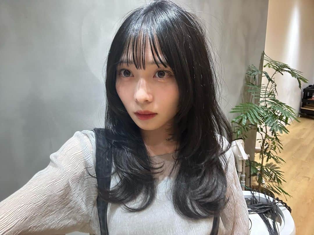 金山奈々絵のインスタグラム：「美容師さんにやってもらった髪絶対再現できないのなぁぜなぁぜ」