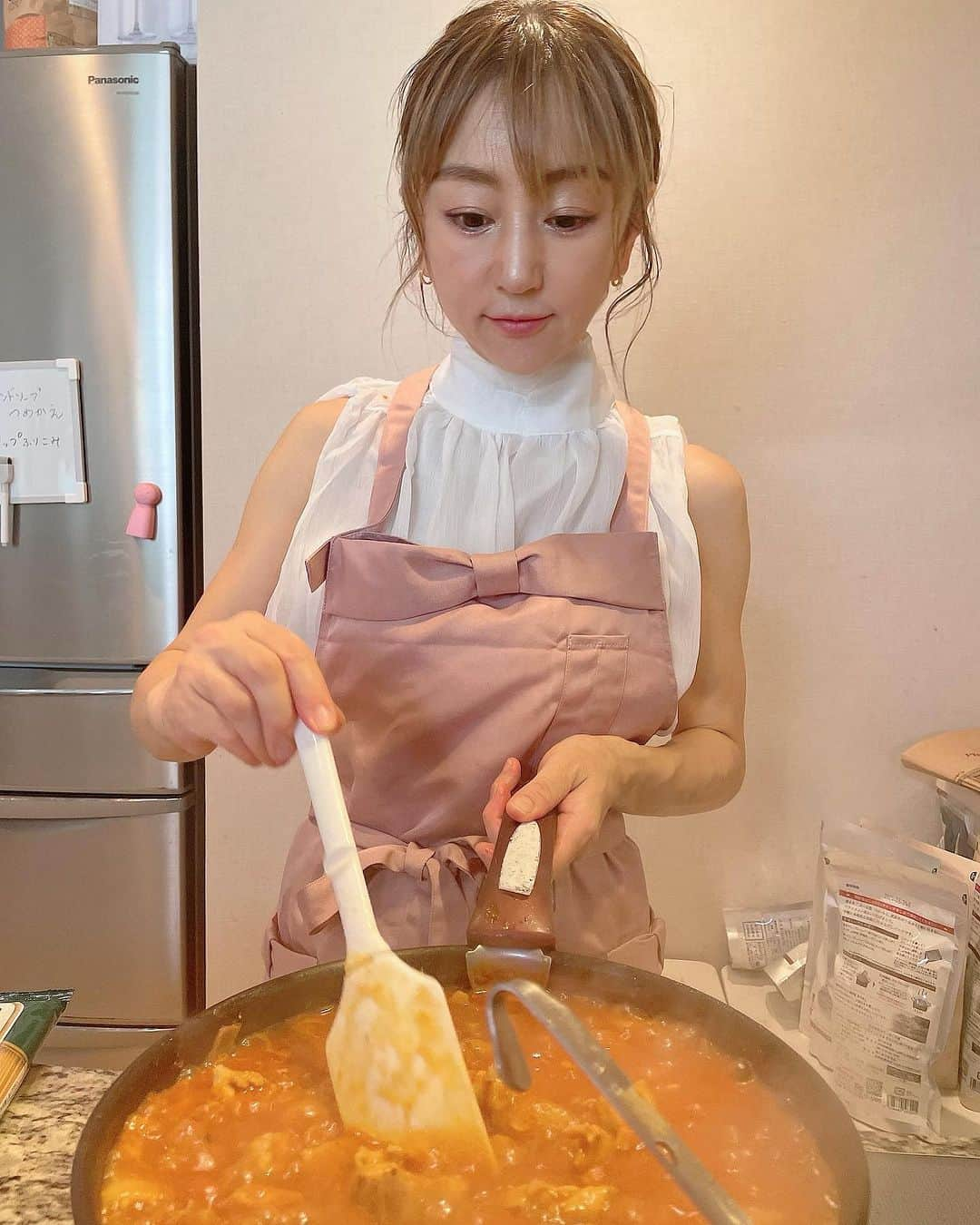 柑谷あゆみのインスタグラム：「トマトパスタ🍝 @poderhyshkitchen  で習ったパスタのレシピが美味しすぎて、最近頻繁に作ってます⭐️  #トマトパスタ #パスタ作り #自家製パンチェッタ #パンチェッタとトマトのパスタ #ポトフ #にんじんのポタージュ #えんどう豆のパスタ #zenb丸麺  #糖質オフ麺 #ポデリッシュキッチン #お店の味」